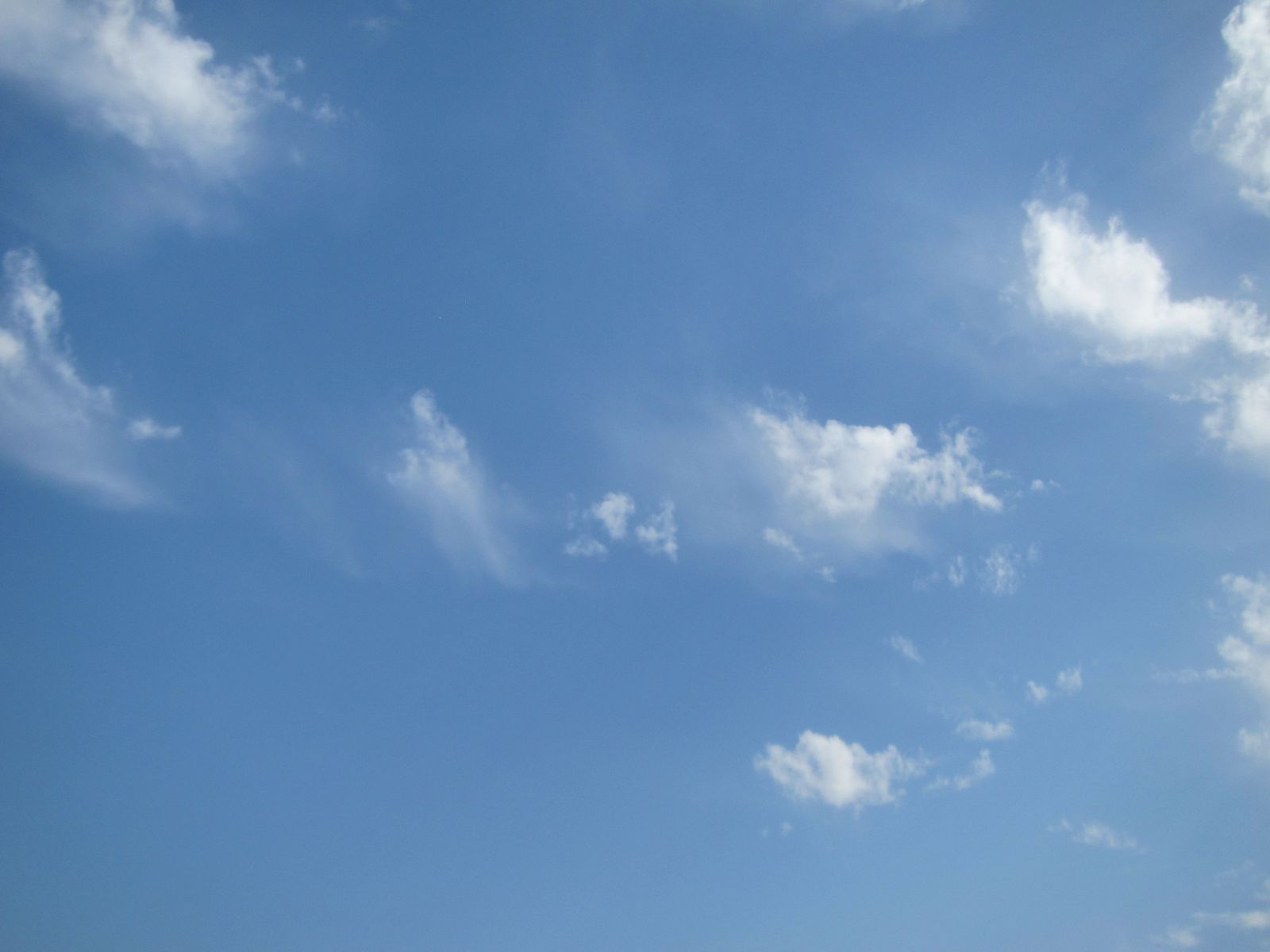 Buen tiempo, despejado, sol, cielo, nubes,