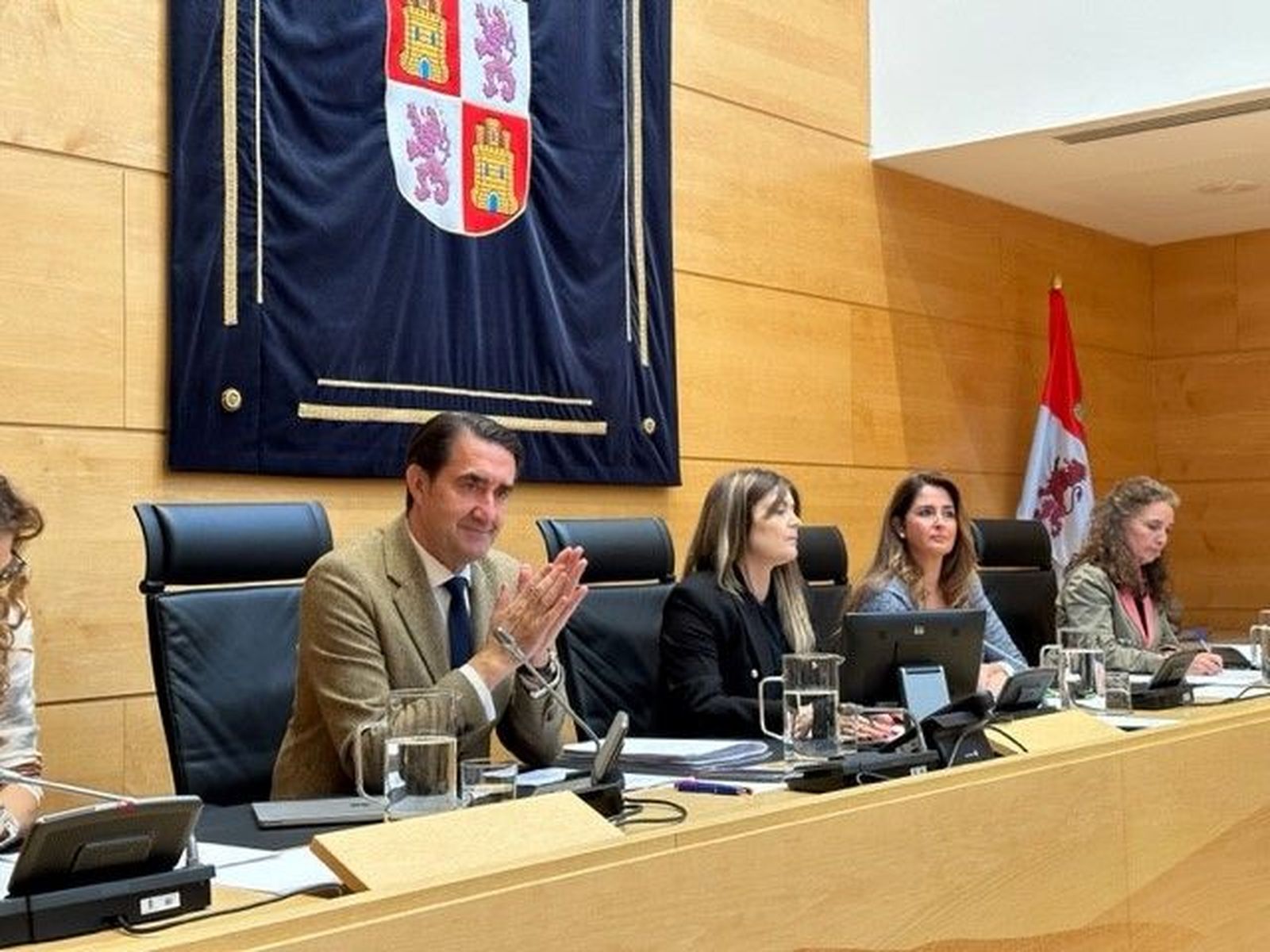 El consejero de Medio Ambiente, Vivienda y Ordenación del Territorio de la Junta ha comparecido ante la Comisión para informar sobre el balance de la campaña de lucha contra incendios forestales del 2023.