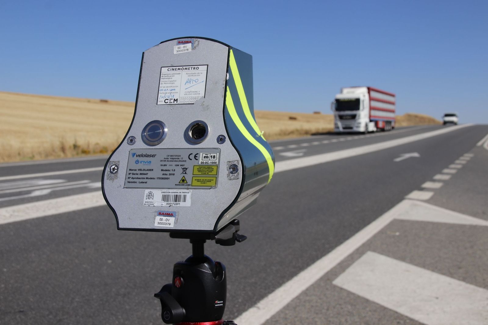 Radar de la guardia civil de tráfico en una carretera de Salamanca. Foto de archivo Radar de la guardia civil de tráfico en una carretera de Salamanca. Foto de archivo