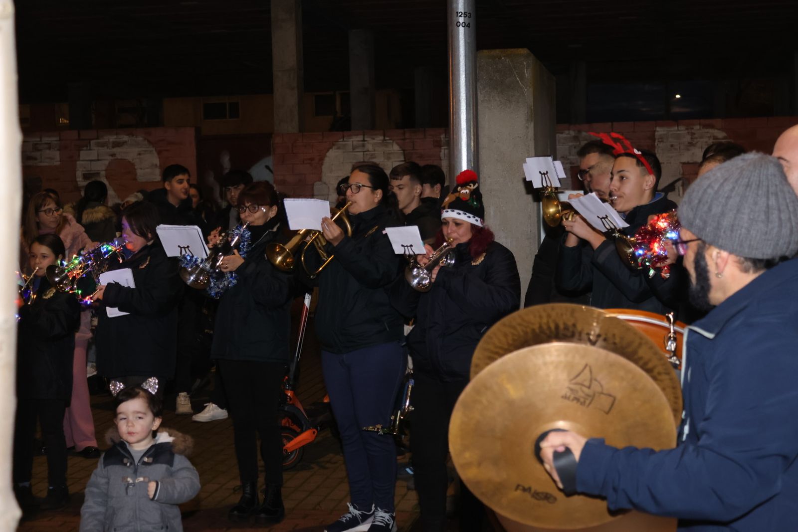 Pasacalles navideño en el barrio de El Zurguén