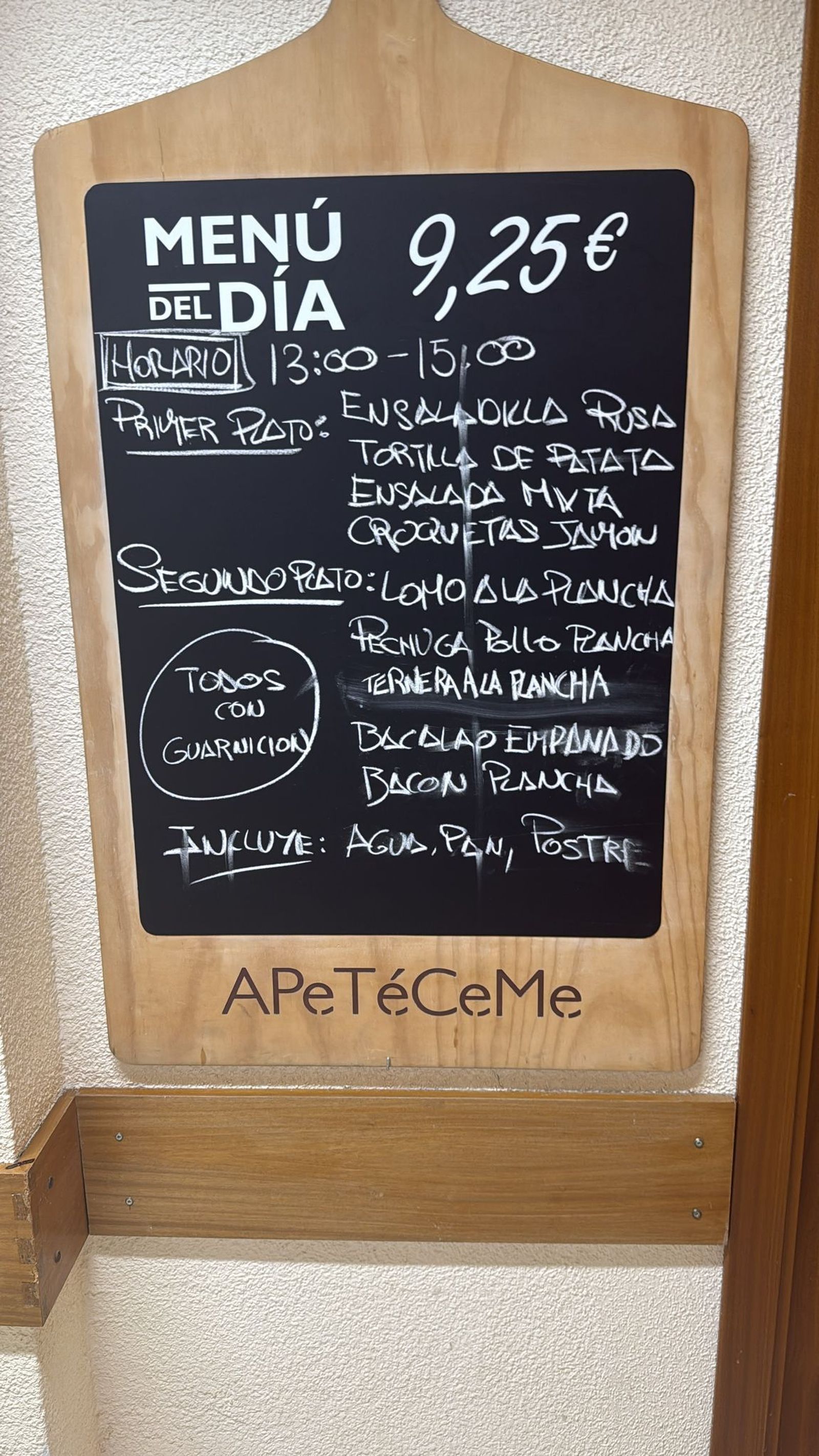 Situación del Hospital de los Montalvos de Salamanca: maquinas expendedoras y la cafetería