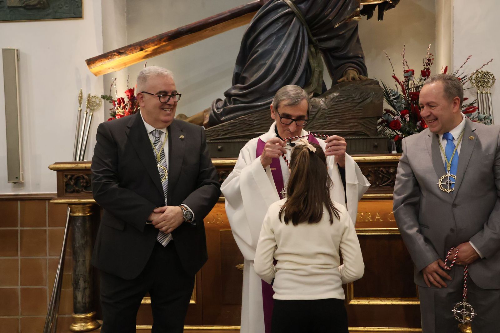Entrada de nuevos hermanos de la Hermandad de Jesús en Su Tercera Caída (22).JPG