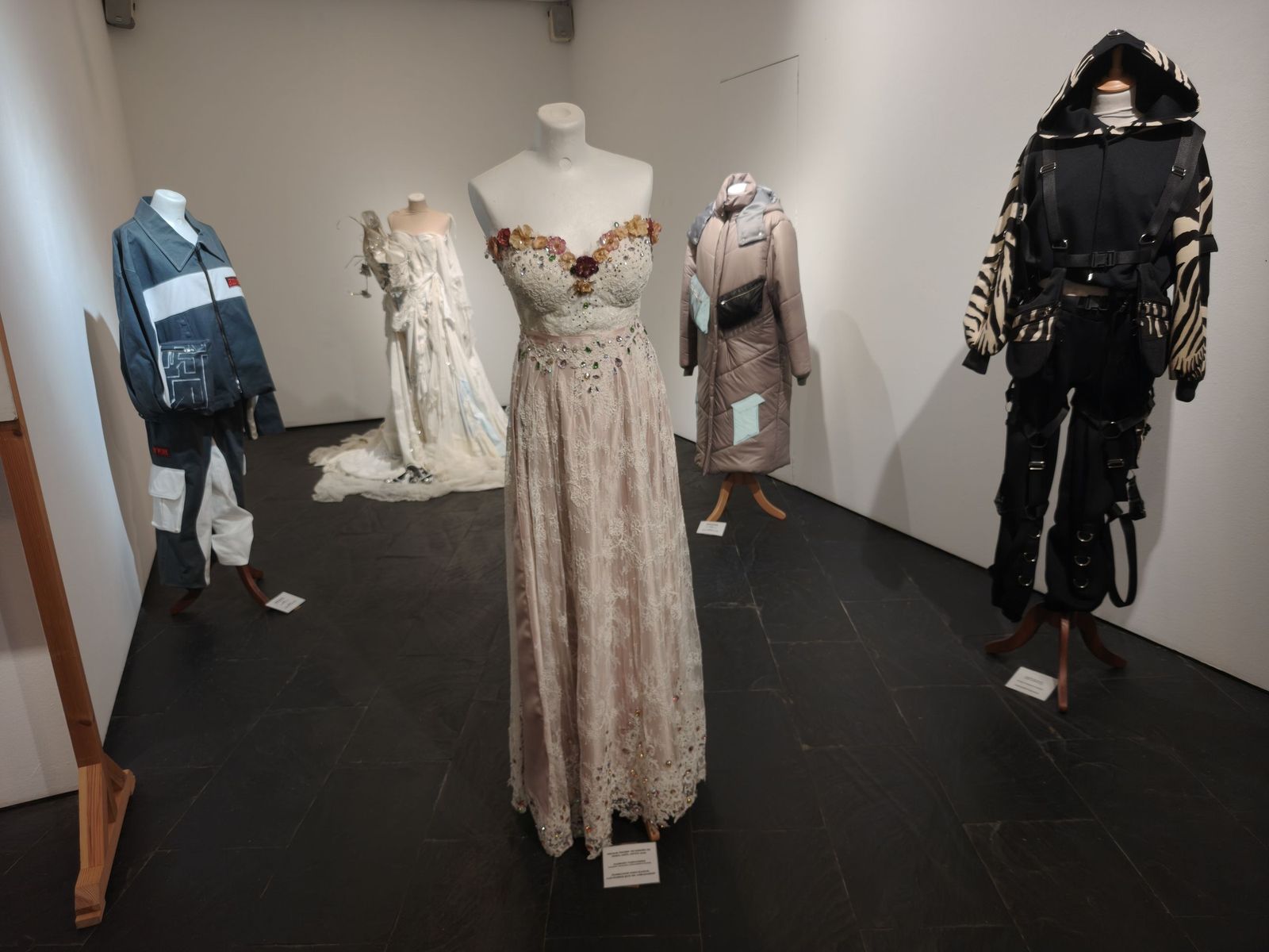 Inauguración de 'Art on the Road 2025': la exposicion donde la juventud se da cita