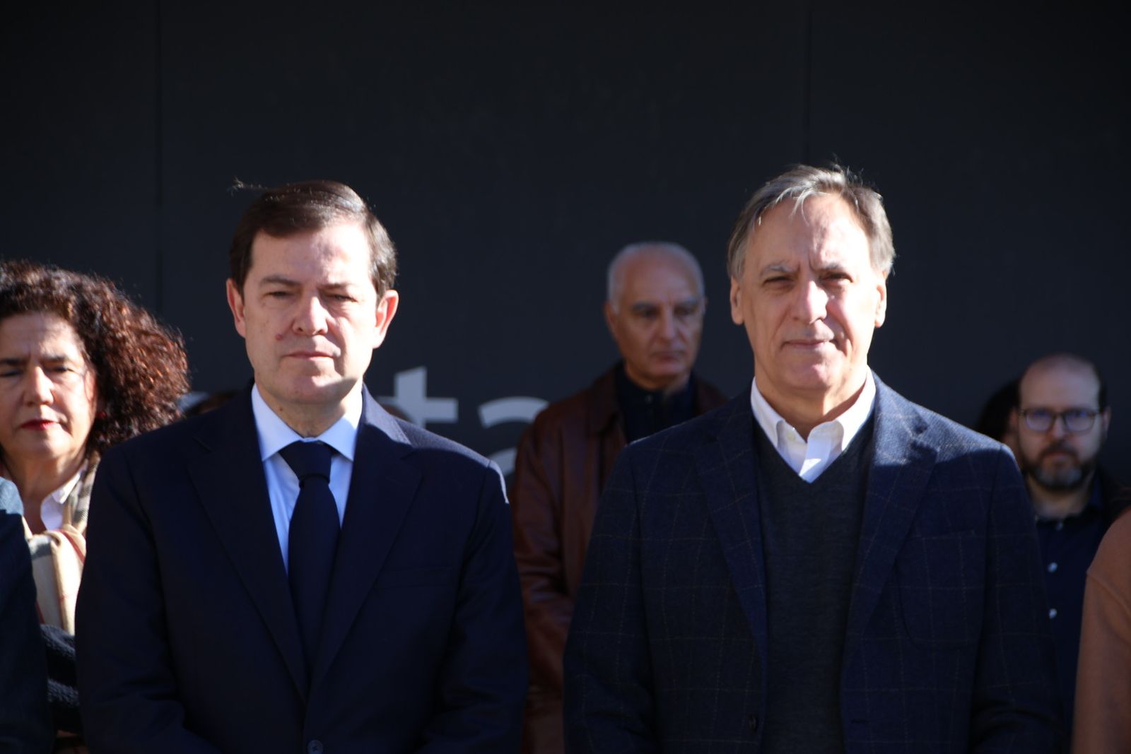 El presidente de la Junta de Castilla y León, Alfonso Fernández Mañueco, participa en el minuto de silencio por el caso de violencia machista en Miranda de Ebro