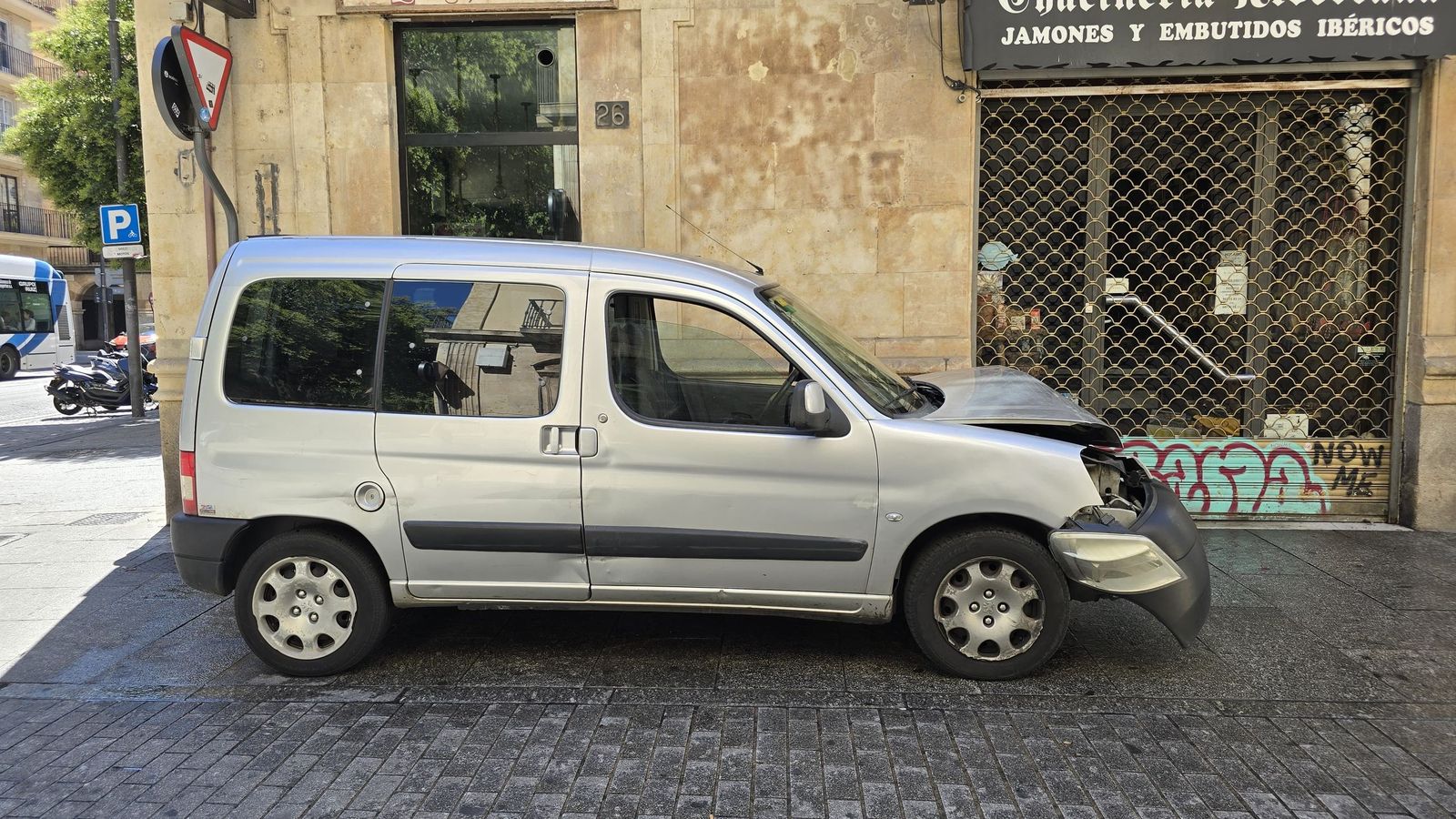 Furgoneta accidentada en la Gran Vía