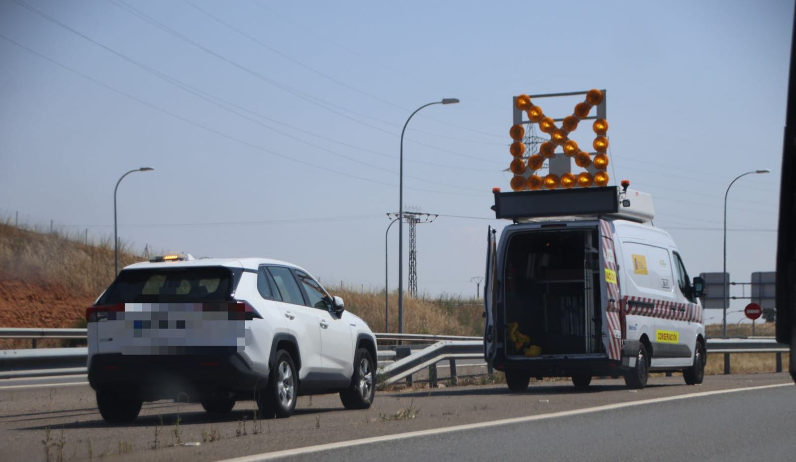 Accidente de tráfico entre un camión y un vehículo en la A-62 a la altura de Villares de la Reina