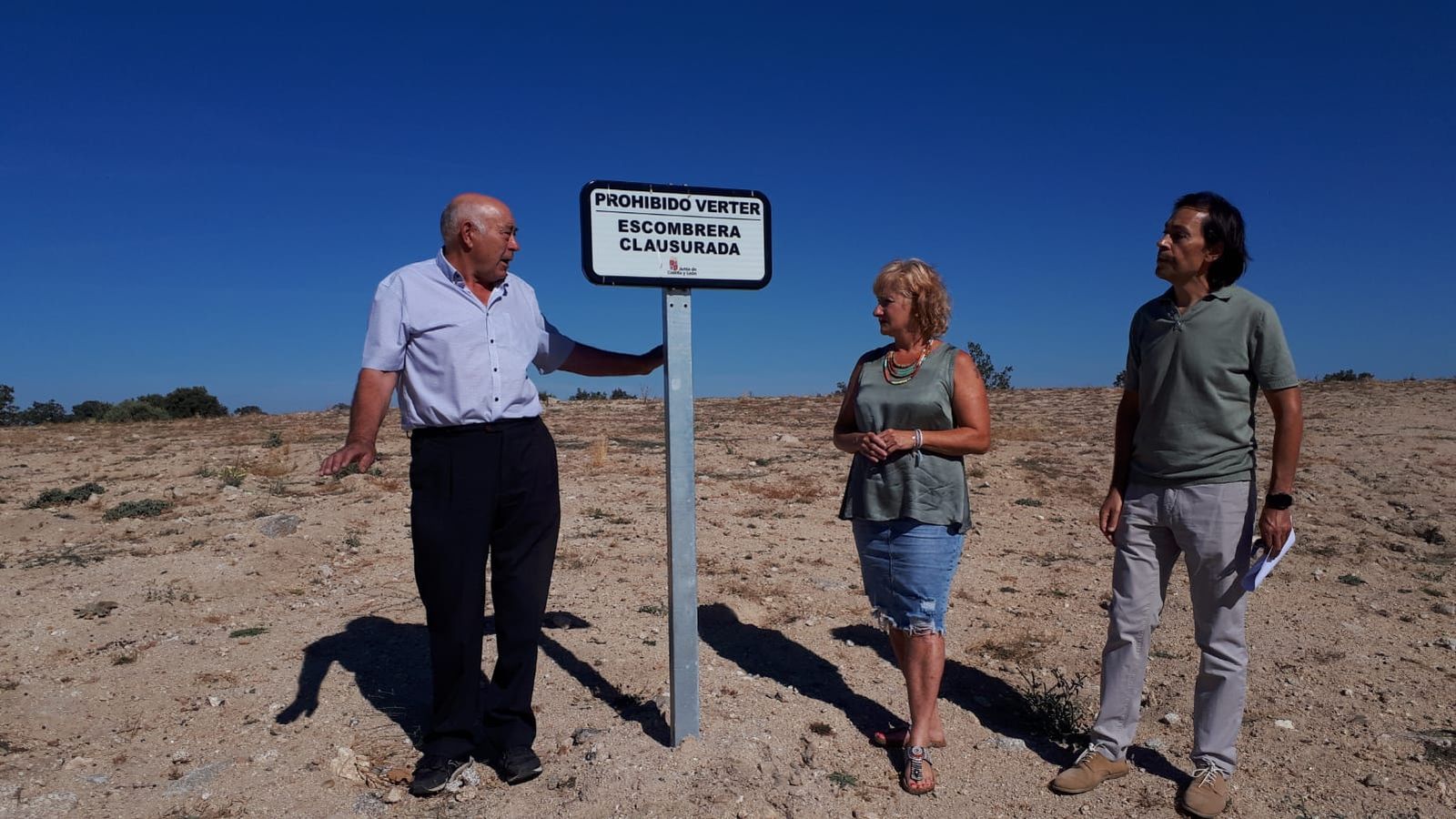 La+delegada+comprueba+la+restauración+de+una+escombrera+en+Luelmo+