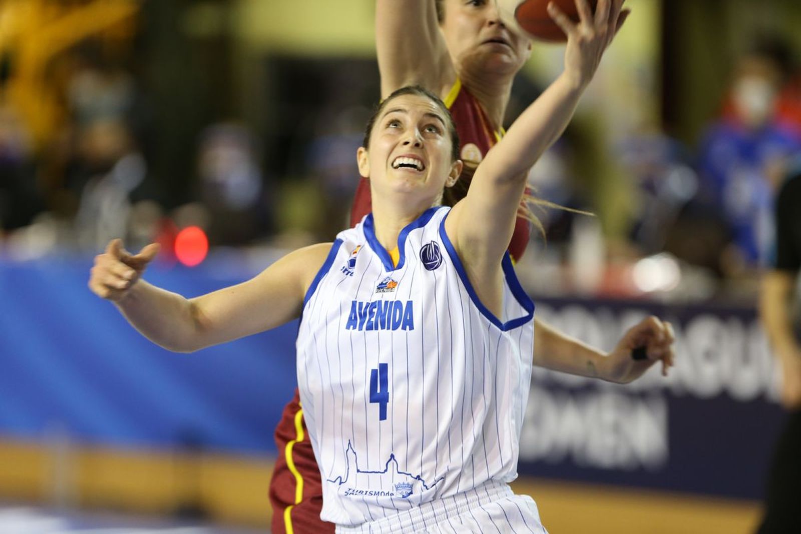 Leo Rodríguez deja una bandeja ante Nadezhda.