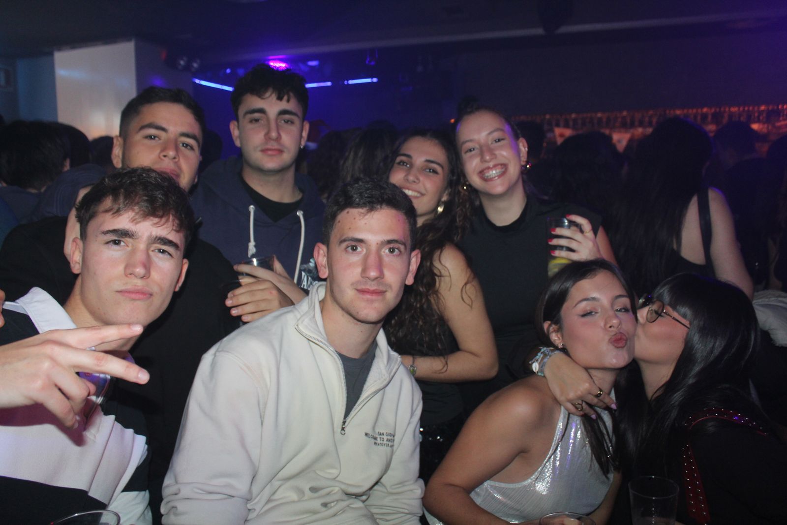 El Fin de Año Universitario continua por los bares de la capital del Tormes tras las doce campanadas