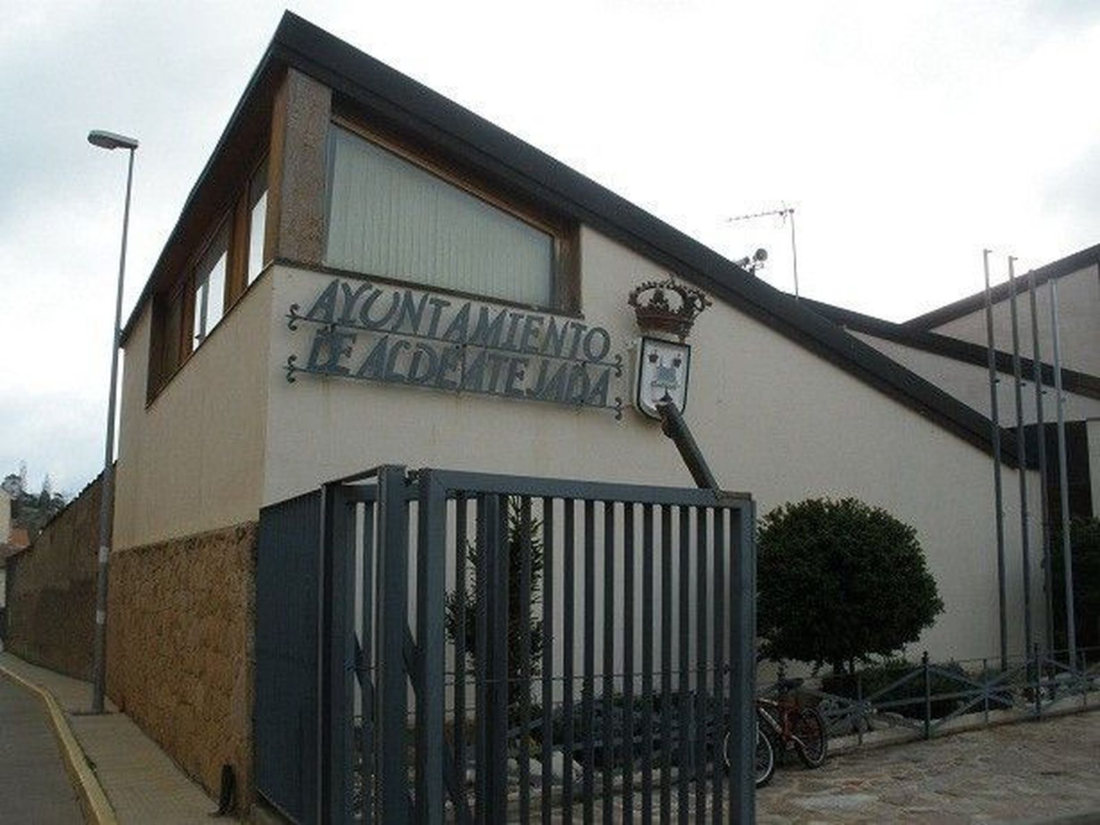 Aparece calcinado un todoterreno del Ayuntamiento de Aldeatejada