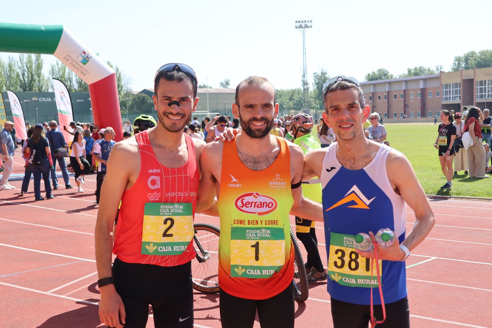 GALERÍA | Revive en imágenes la llegada a meta de los atletas en la Media Maratón de Zamora