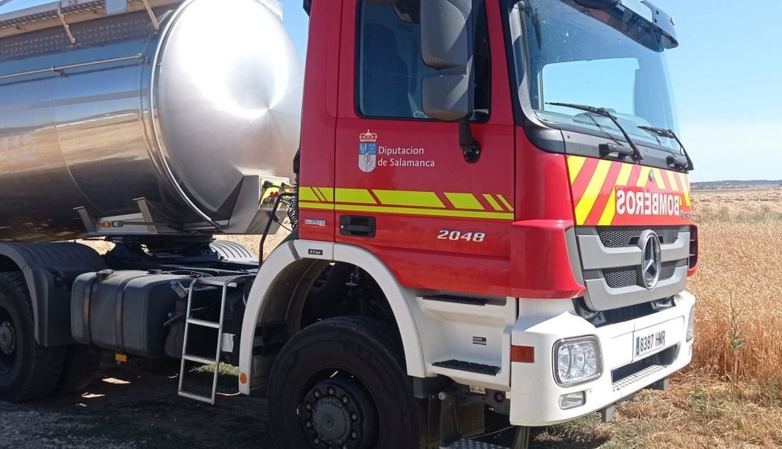 Fotografía de un camión cisterna en Rollán.