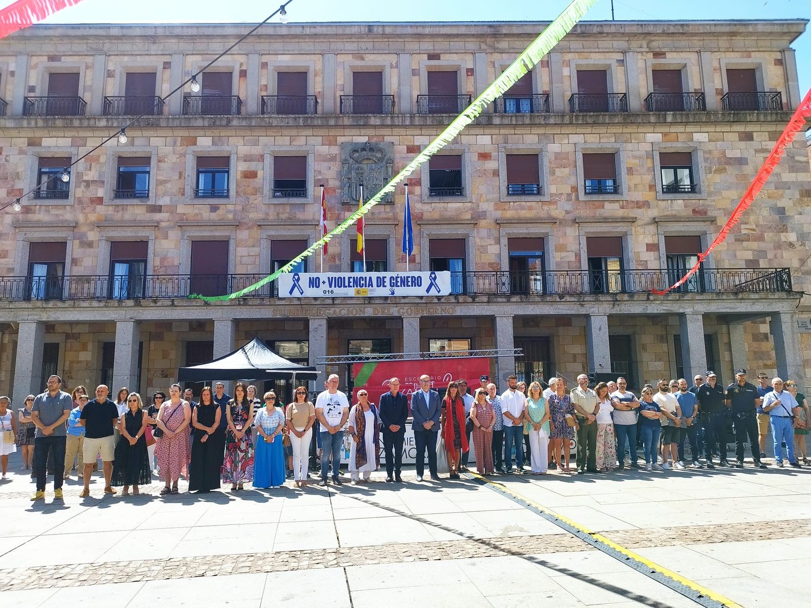 Minuto de silencio por el asesinato de Alejandra y su hijo Samuel