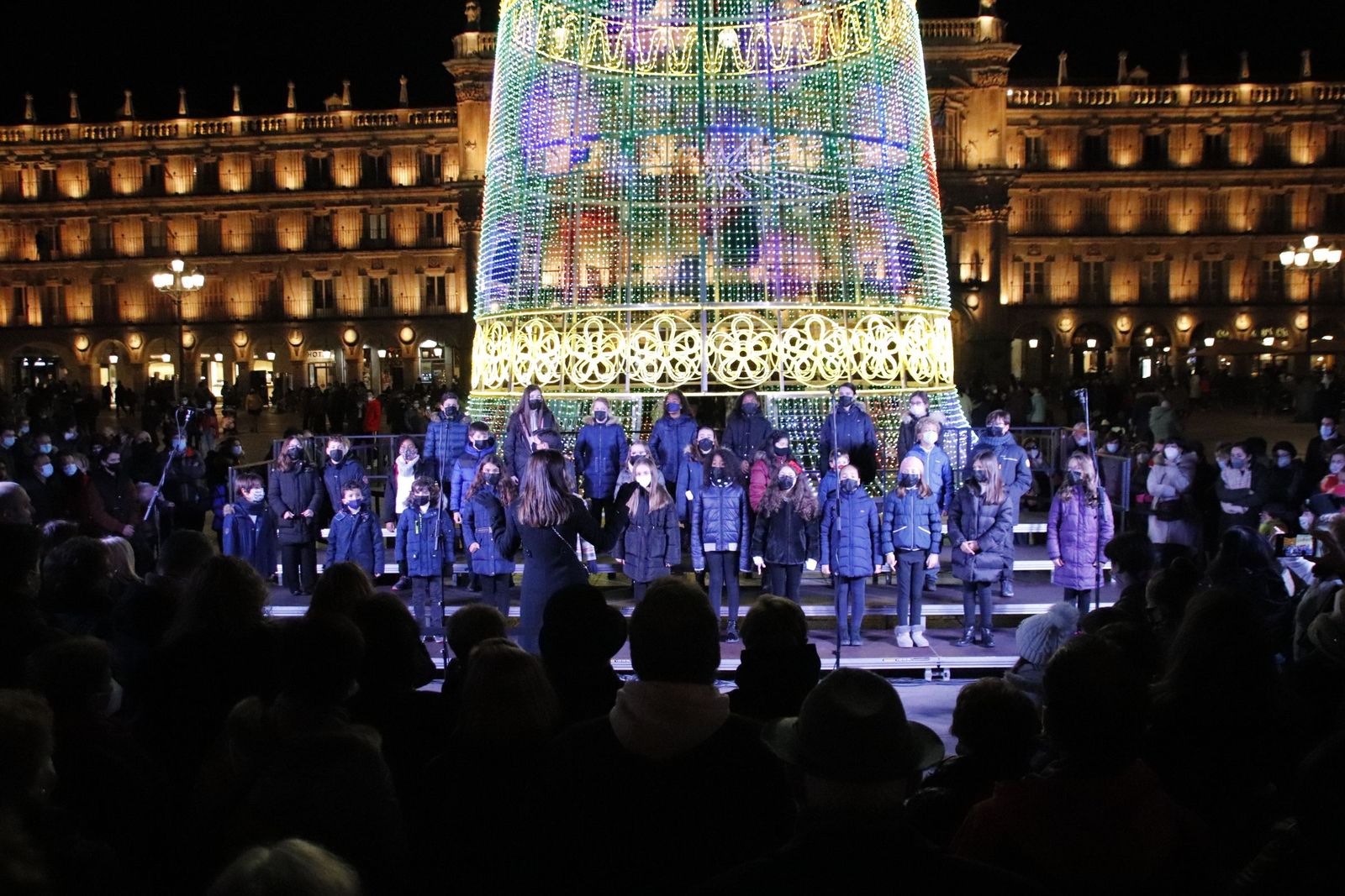 Niños del coro de Santa Cecilia y de la Escuela Municipal de Danza y Música | Fotos: Andrea M