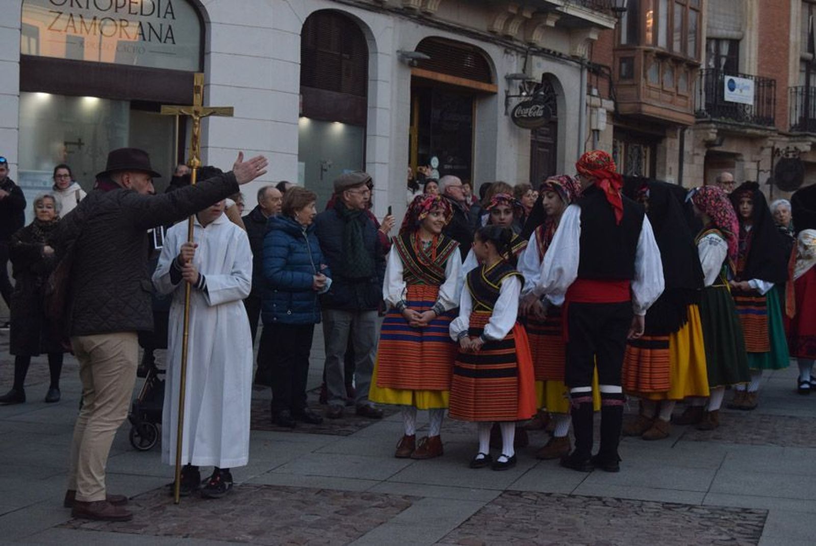 las-candelas-vuelven-a-unir-la-iglesia-de-san-juan-con-la-de-san-vicente-78
