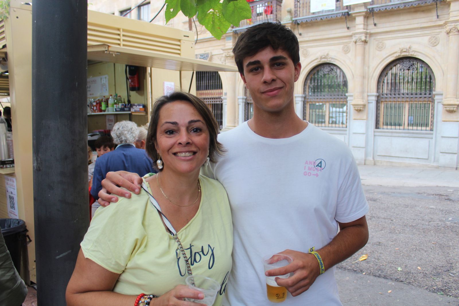 Ambiente en la Feria de Día en el mediodía de este domingo