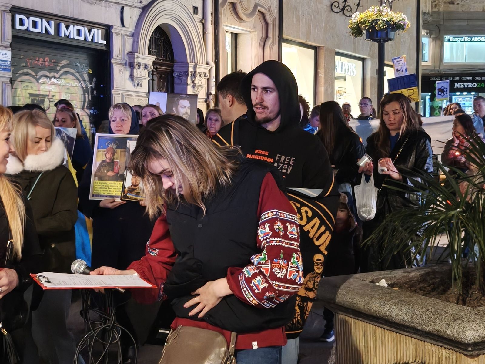 La Asociación de Ucranianos de Salamanca recorre la calles de la capital
