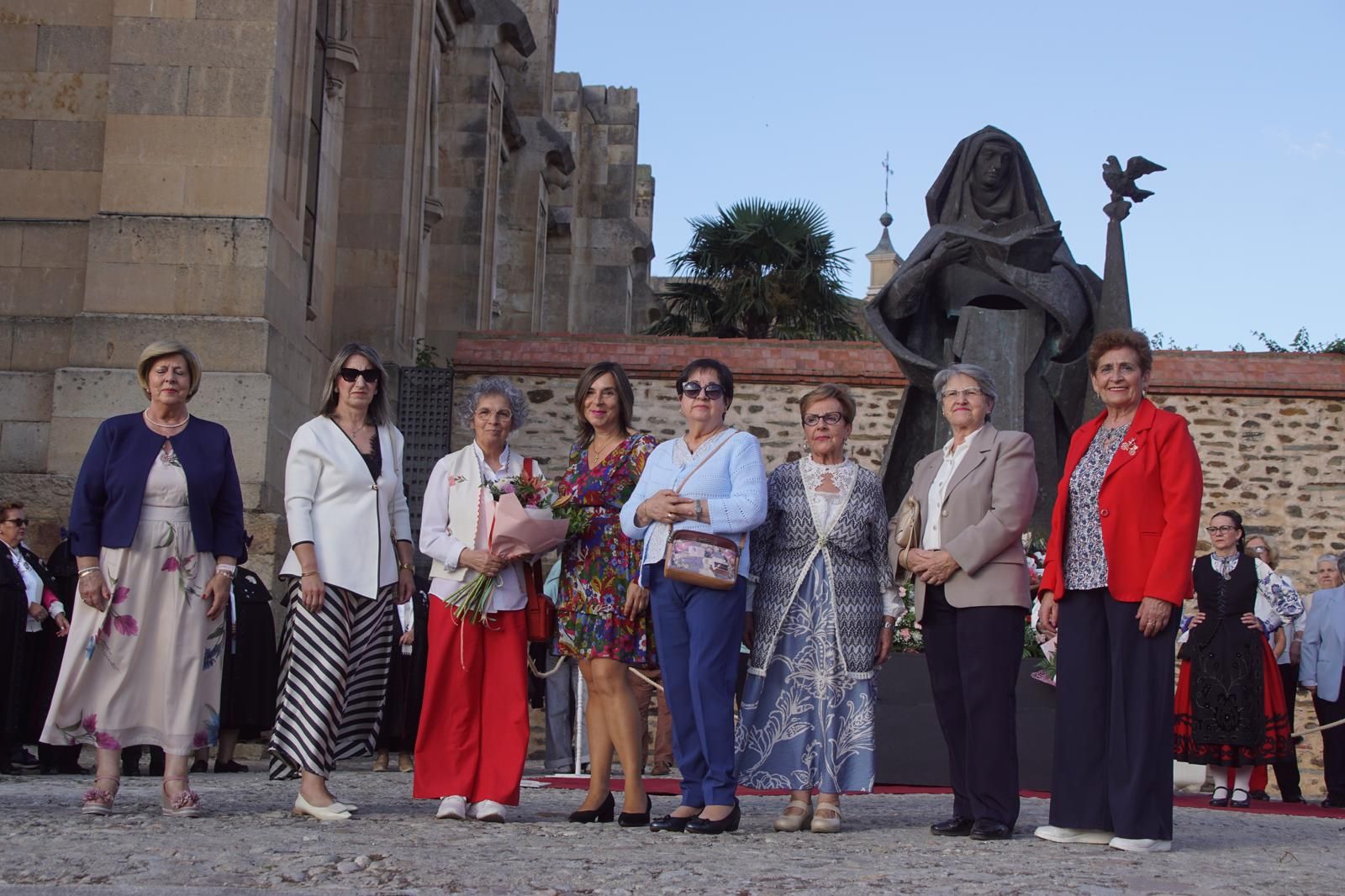 Ofrenda Floral a Santa Teresa en Alba de Tormes (23).jpeg