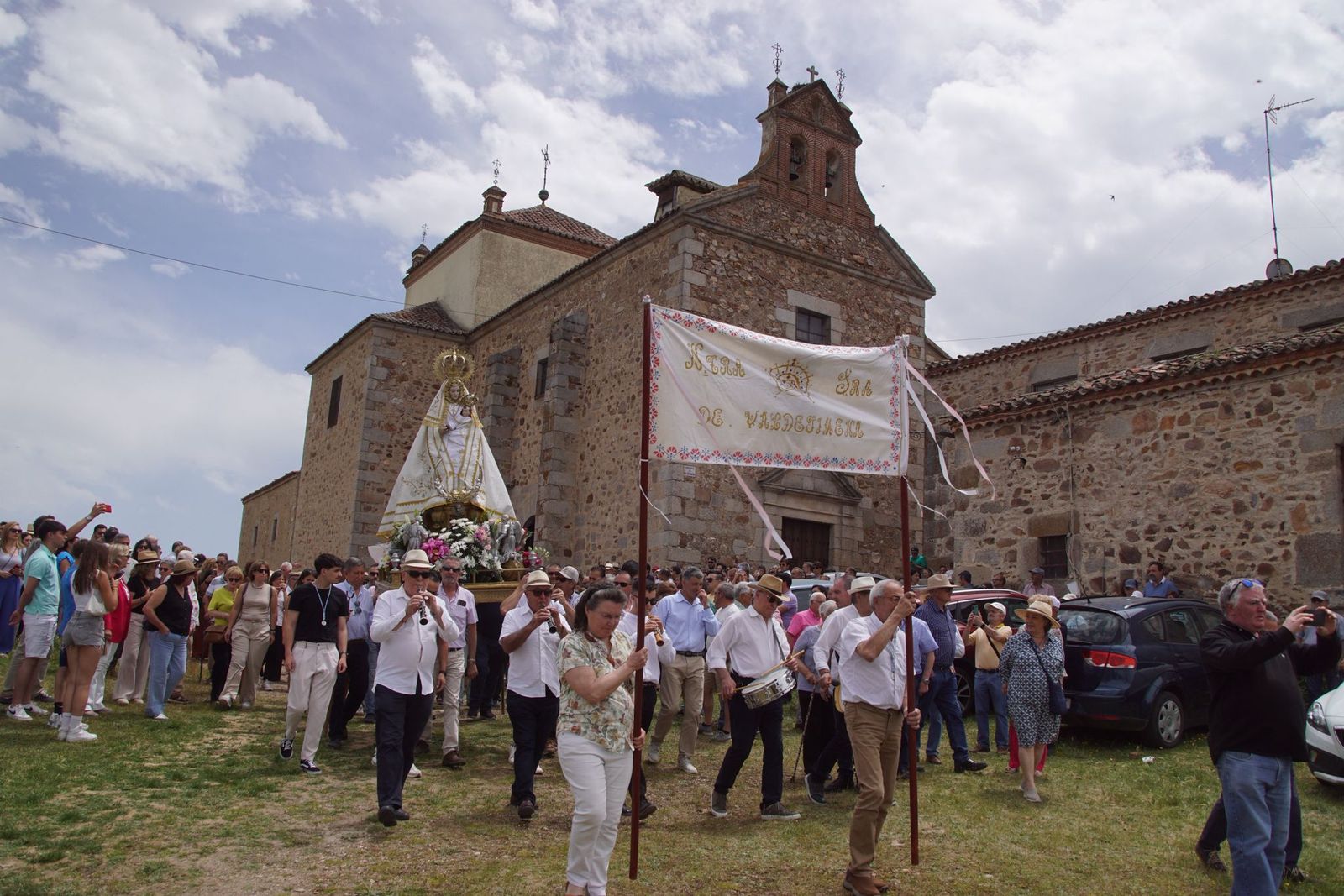 Valdejimena sale a los campos en su romería para honrar a su patrona
