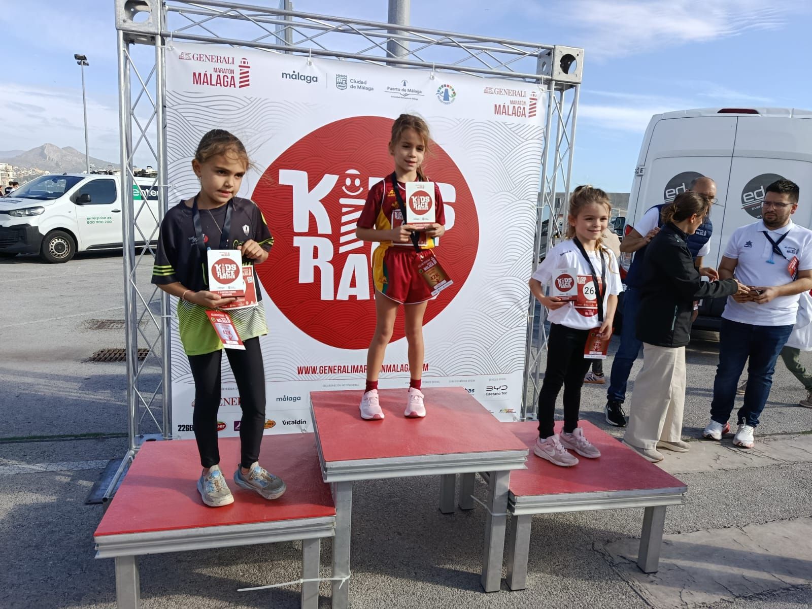 Paris 1ª clasificada prebenjamin femenina Gerarali Maraton Malaga Kinds