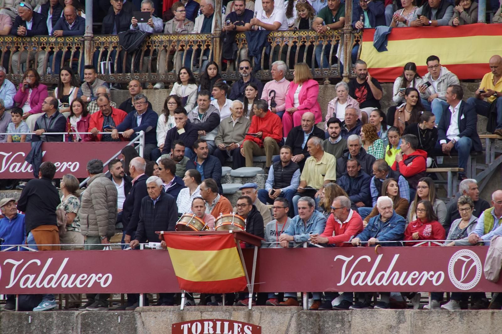 ambiente-en-el-patio-de-cuadrillas-de-la-glorieta-para-ver-a-sergio-galan-diego-ventura-y-guillermo-hermoso-de-mendoza-21-de-septiembre-de-2024-fotos-juanes-28