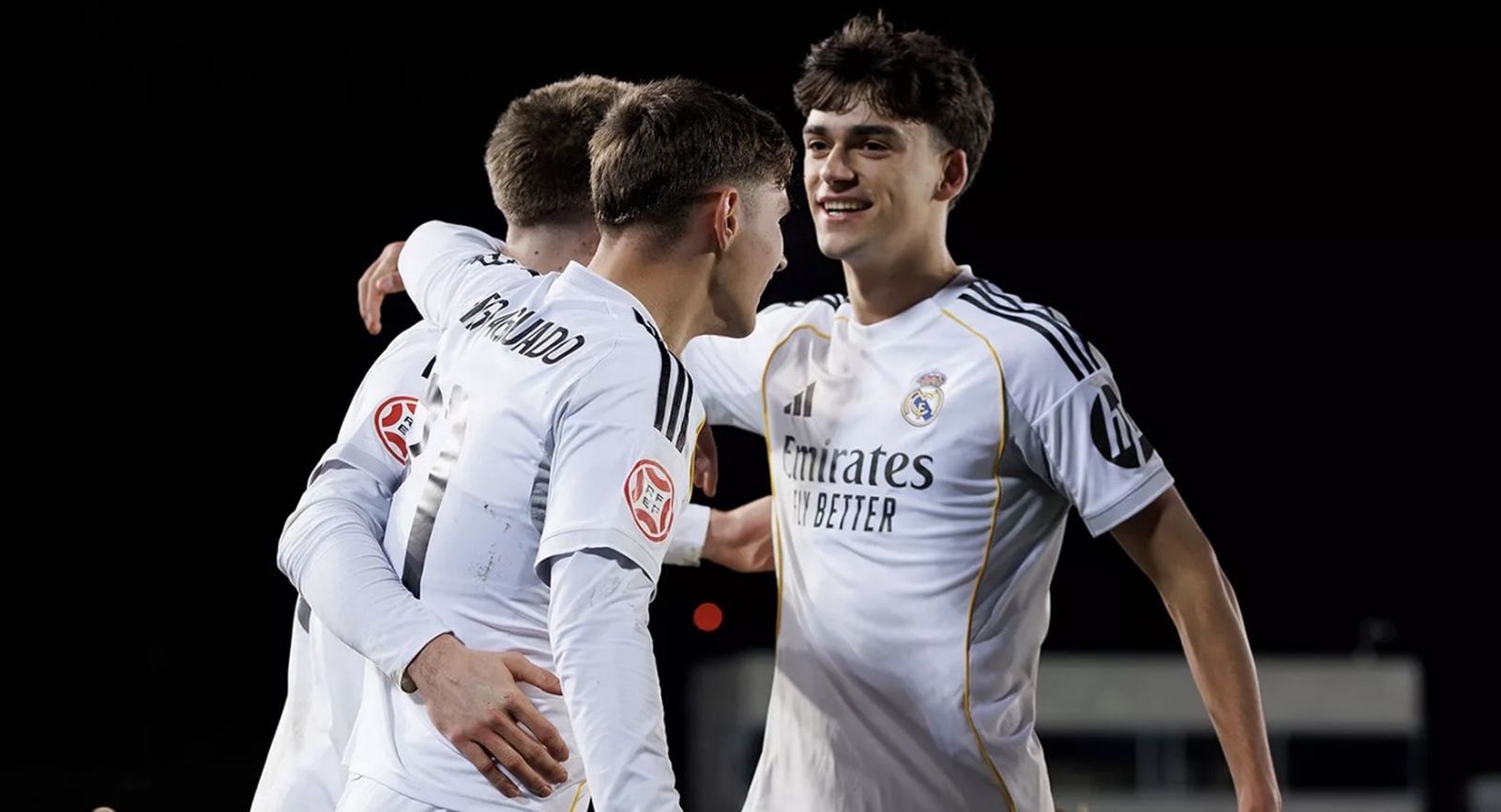Los jugadores del Real Madrid Castilla celebran un gol ante el Dinamo de Zagreb