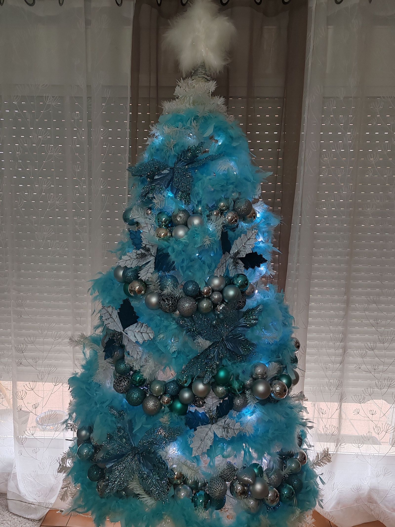 d-l-r-decoracion-navidena-en-una-vivienda-situada-en-la-calle-girolano-da-sommaia-4