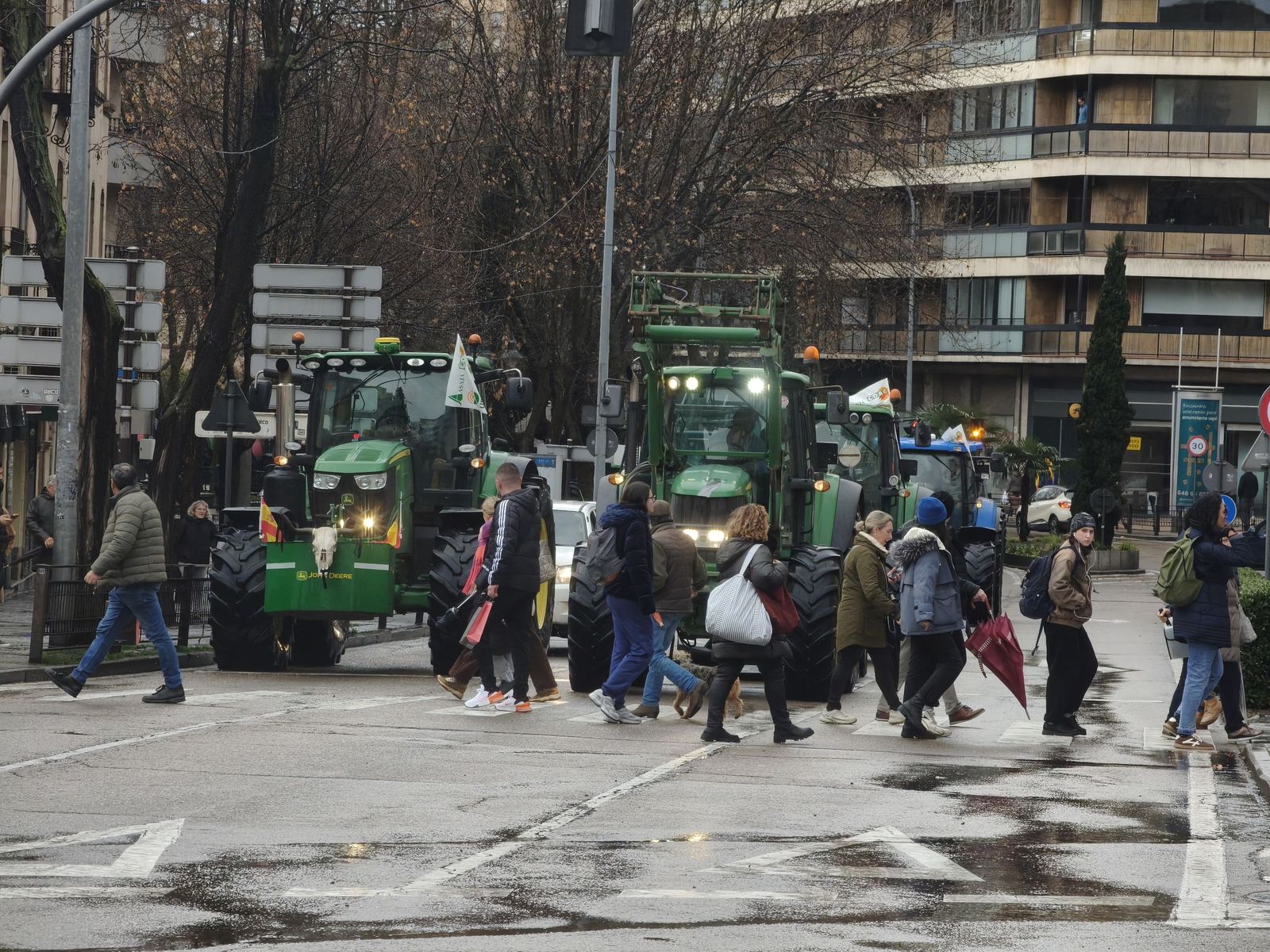 En imágenes la marcha con tractores y vehículos de campo en Salamanca en protesta contra Mercosur