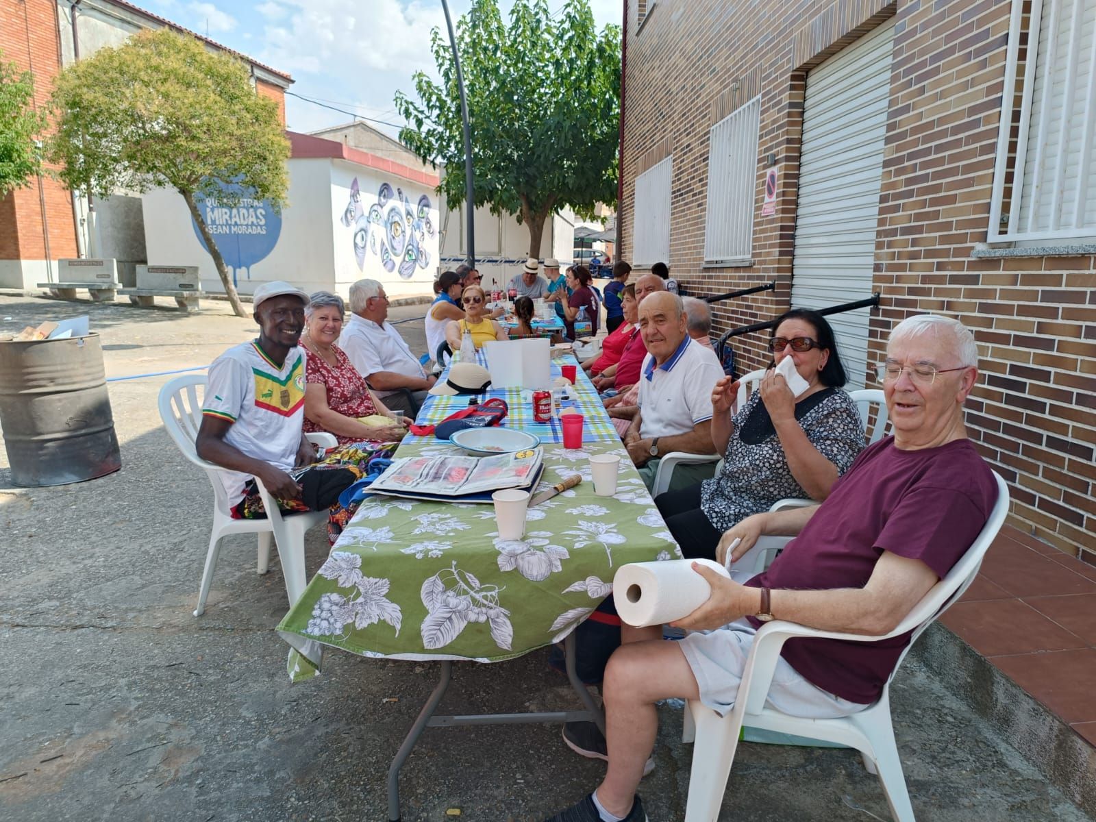 Auto locos y reparto de huevos rotos en las fiestas de San Lorenzo en Rollán