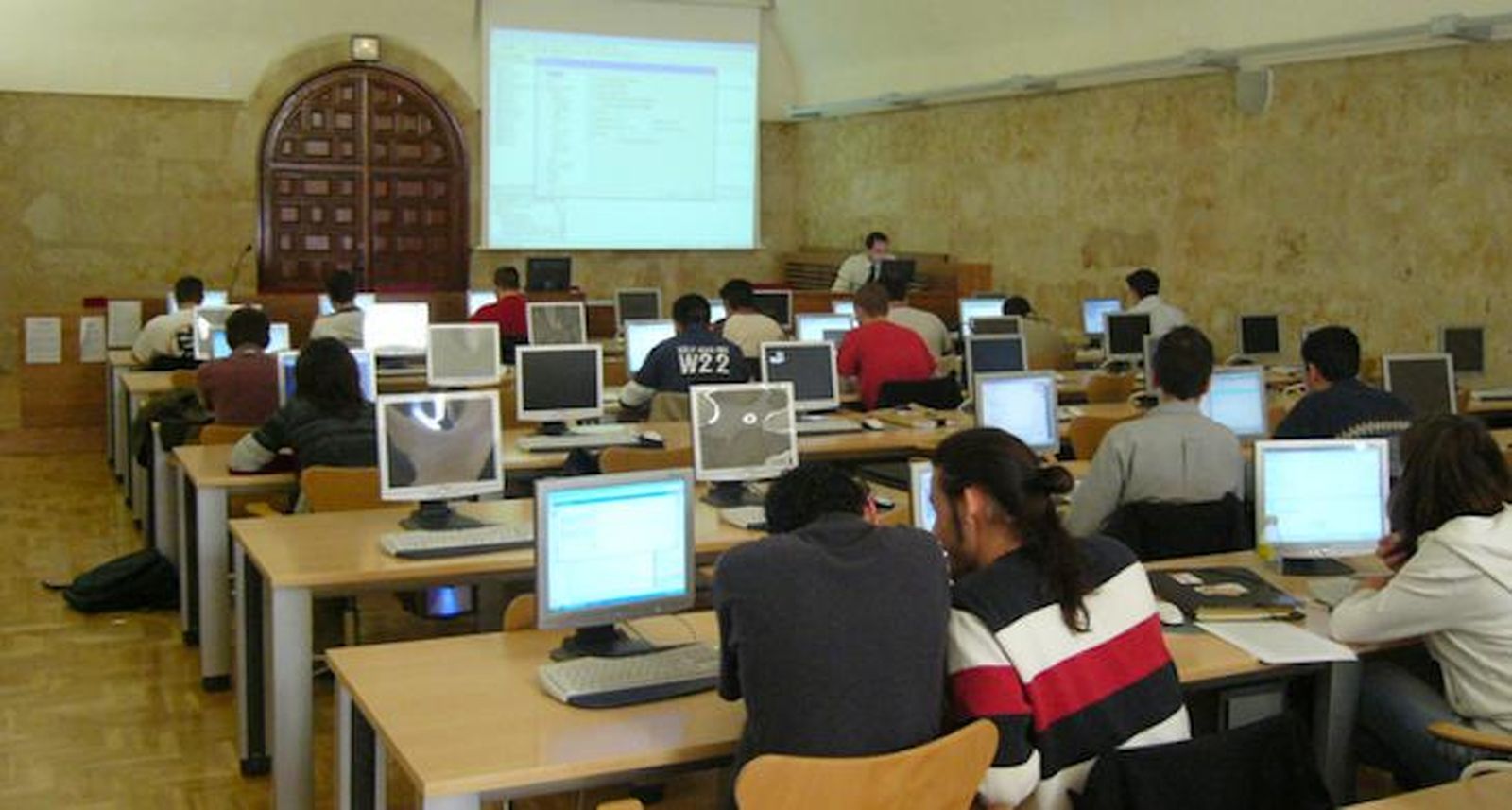 La Pontificia presenta la oferta formativa de 'Universidad de Verano 2014'