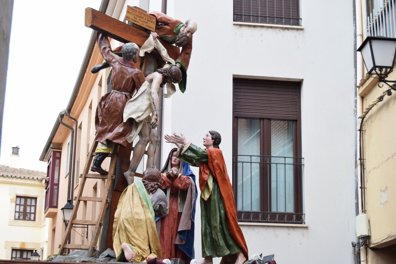 traslado-de-los-pasos-de-semana-santa-a-la-carpa-7