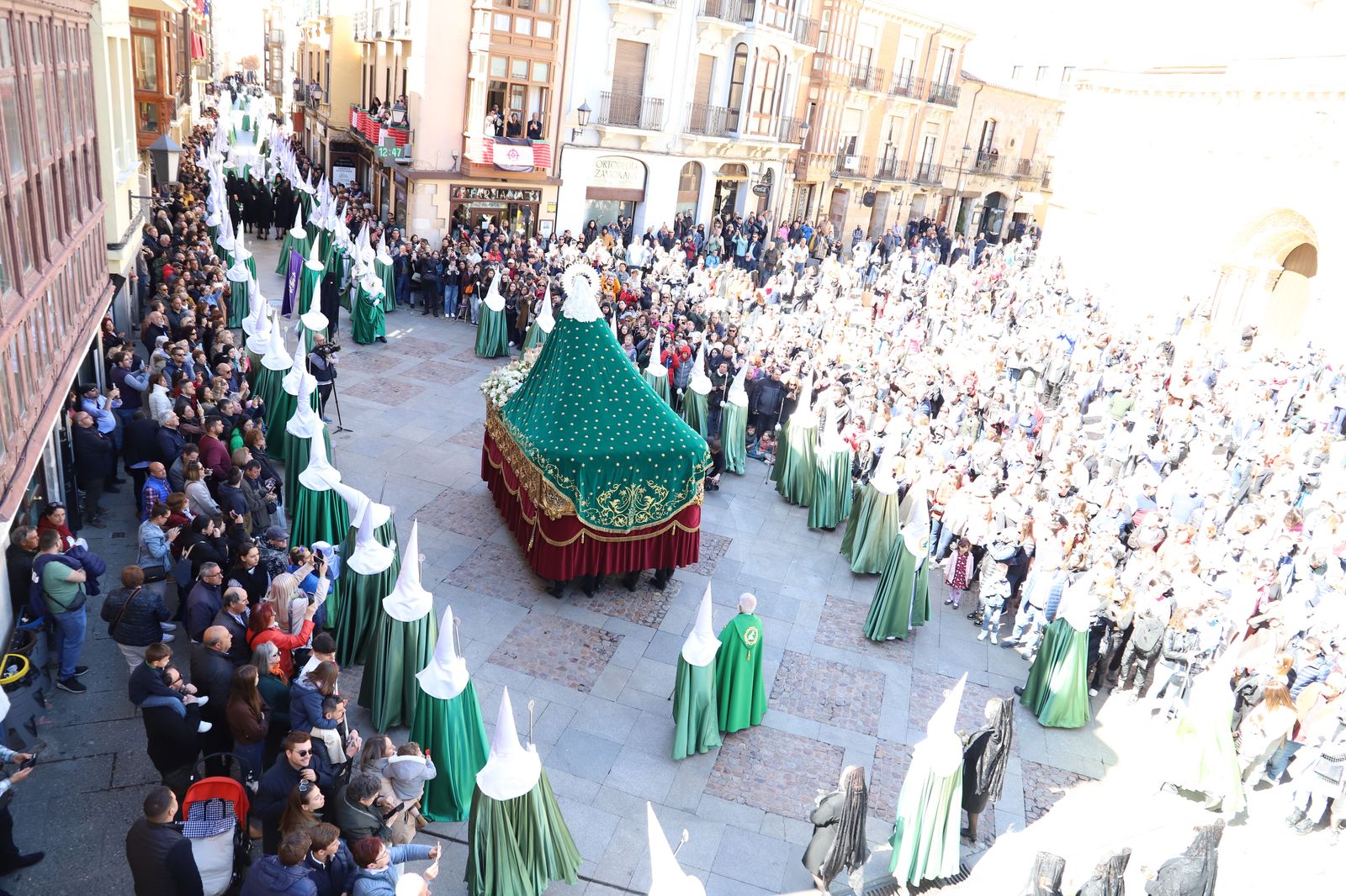 cofradia-virgen-de-la-esperanza-37