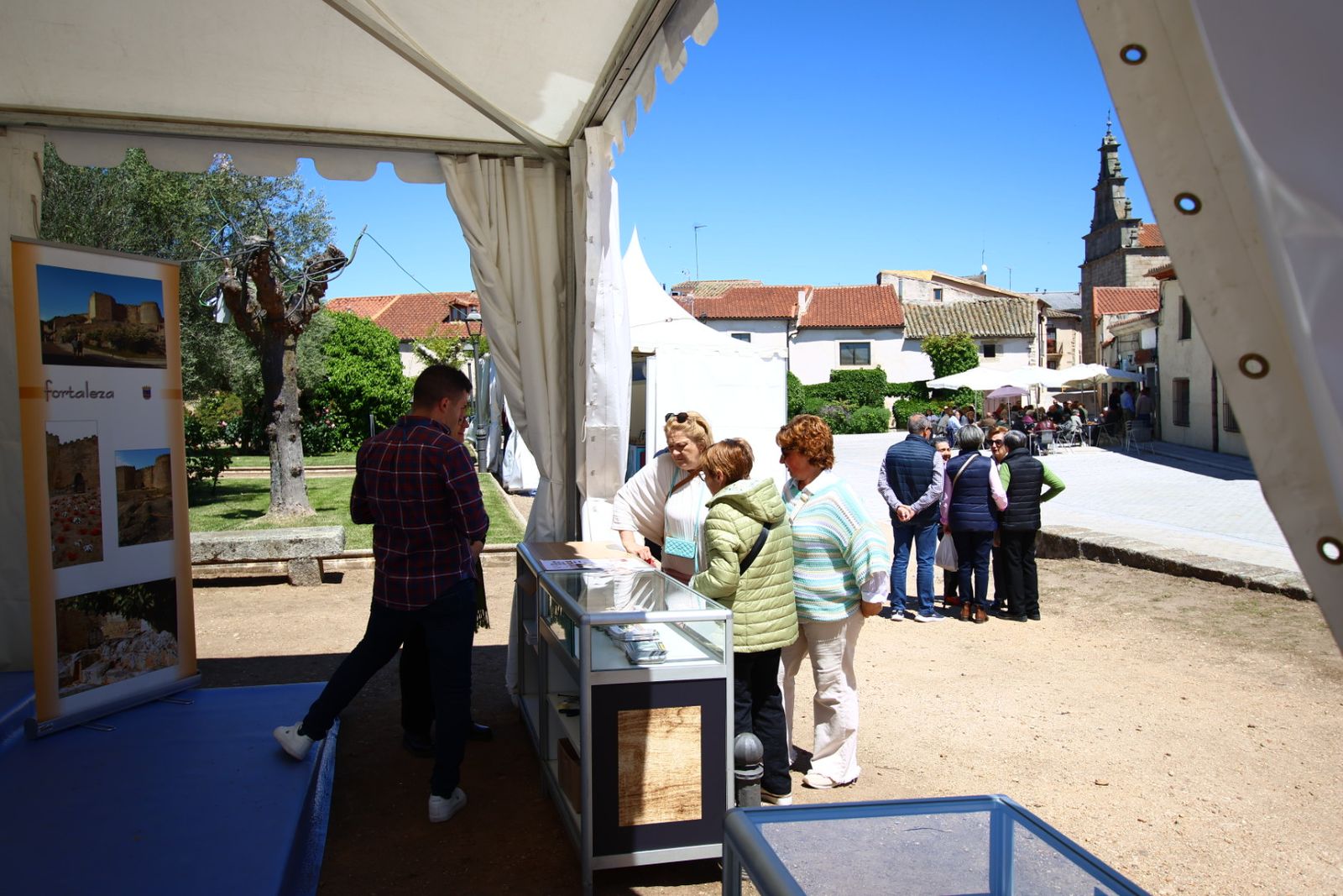 Ledesma ensalza la tradición salmantina con su Feria Alimentaria y Muestra Artesana