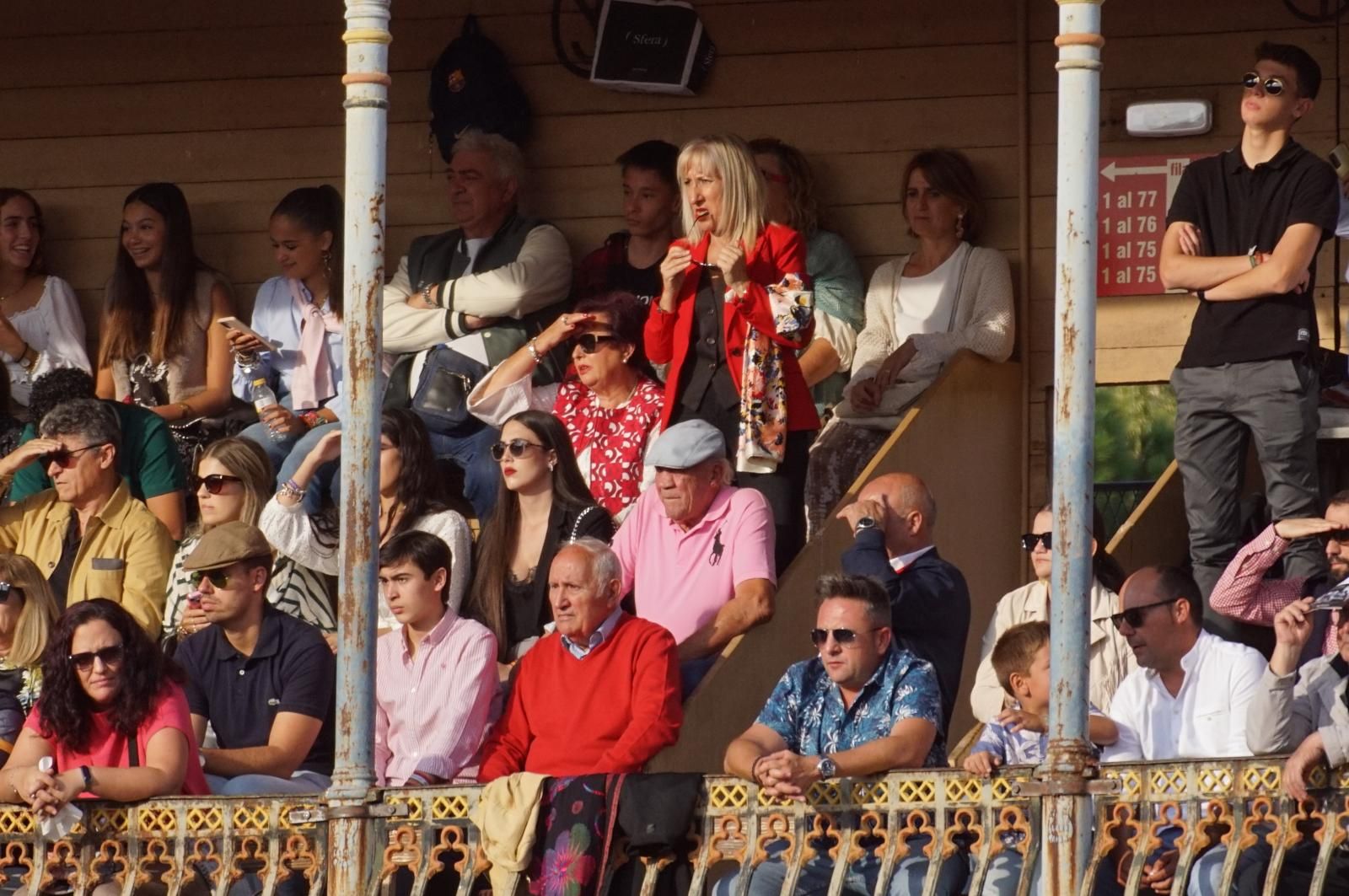 resumen-fotografico-del-ambiente-en-los-tendidos-de-la-glorieta-durante-la-corrida-concurso-22-de-septiembre-fotos-juanes-99