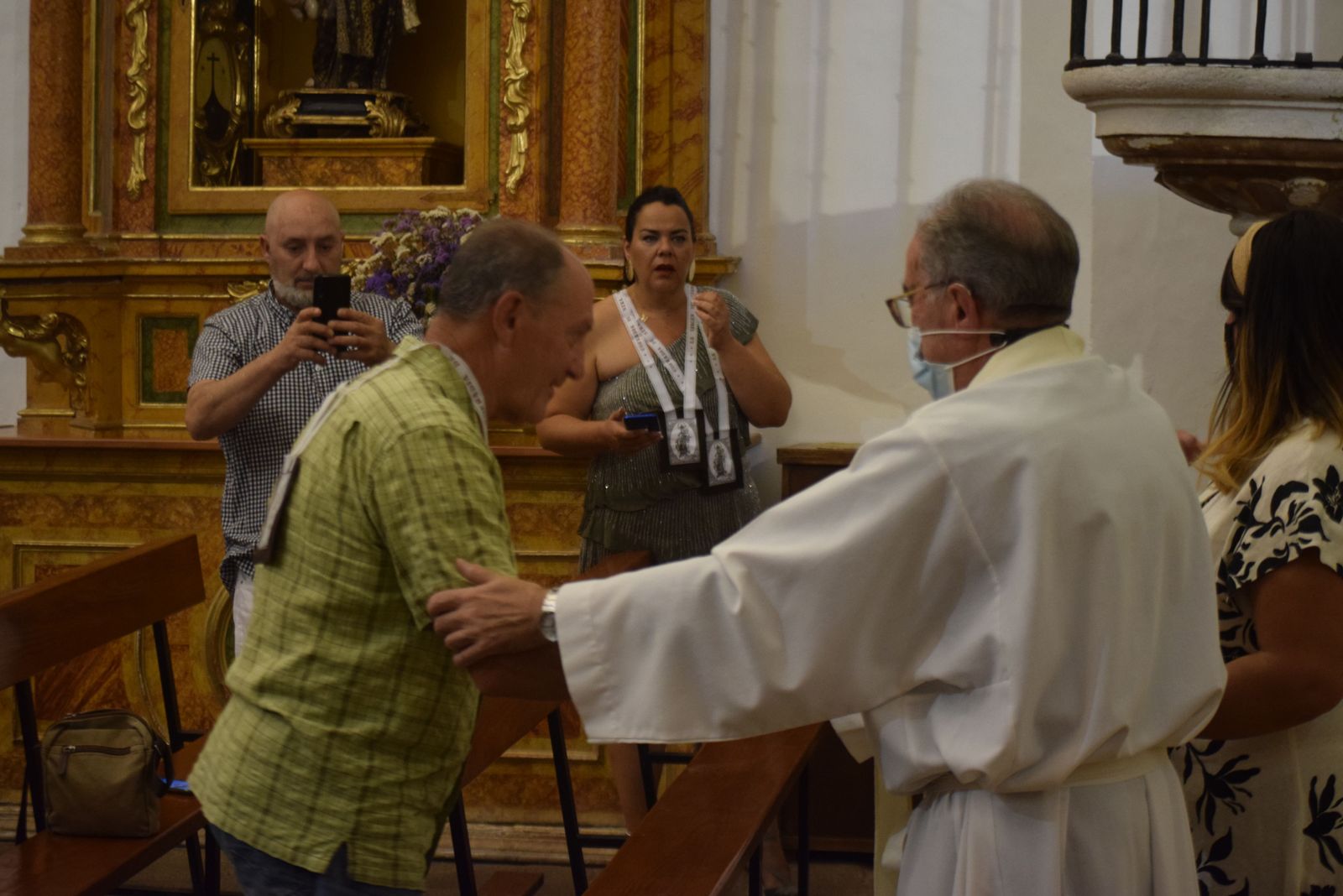 imposicion-de-escapularios-de-la-virgen-del-carmen-12