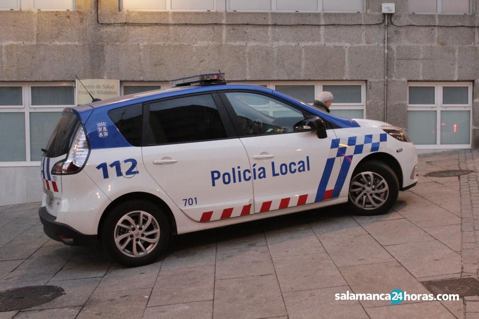 Coche policía local día