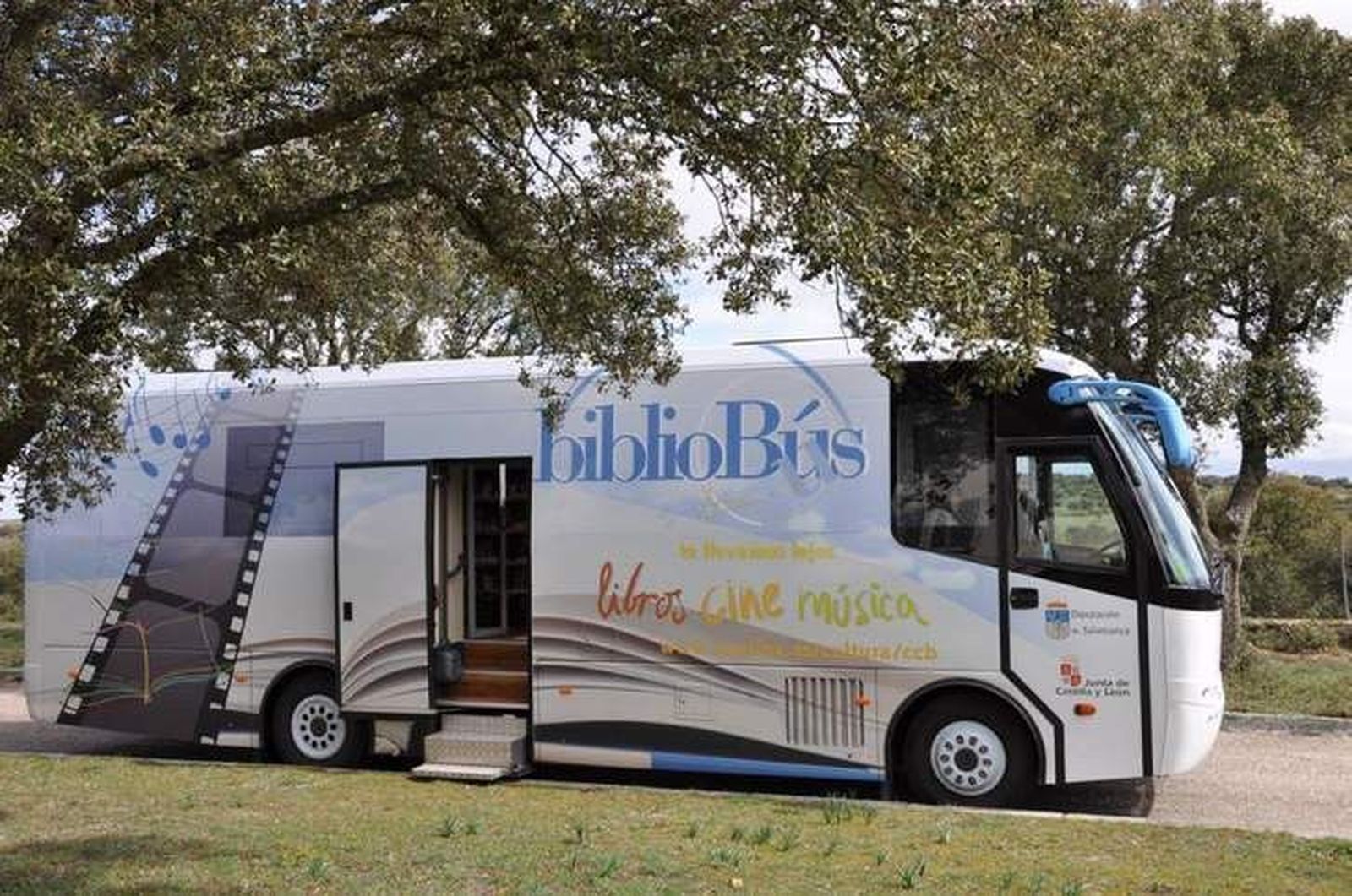El Bibliobus visita 47 municipios esta semana
