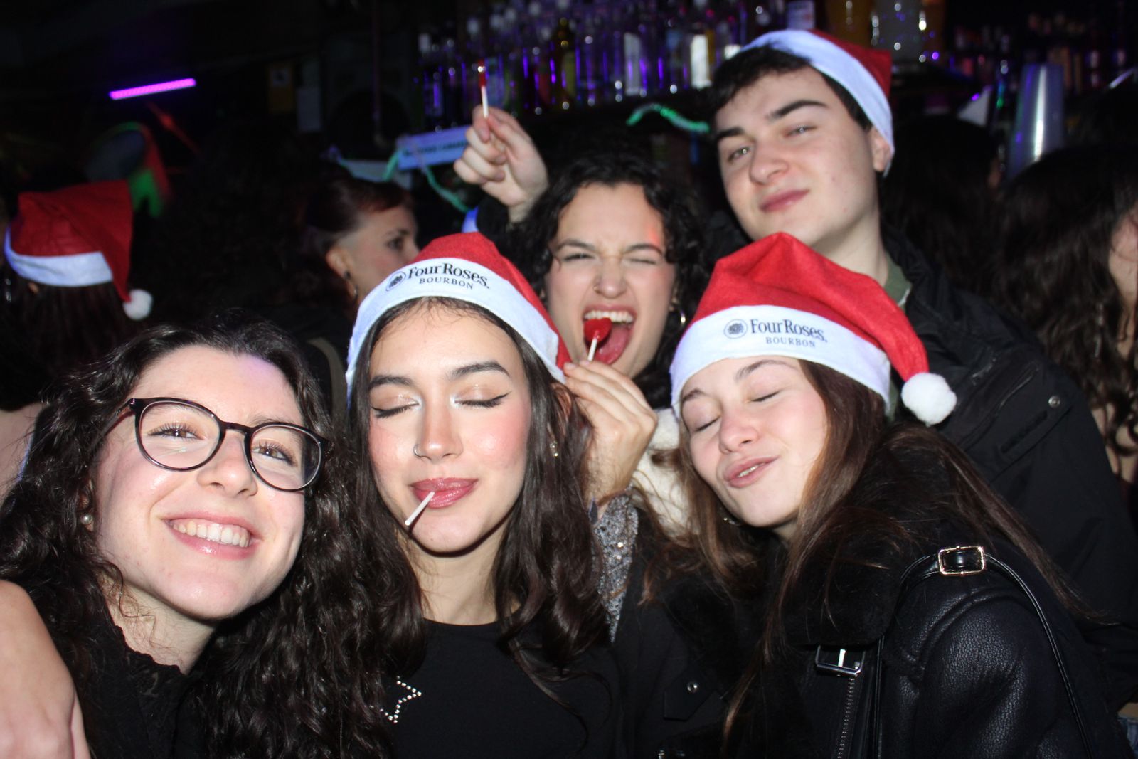 El Fin de Año Universitario continua por los bares de la capital del Tormes tras las doce campanadas