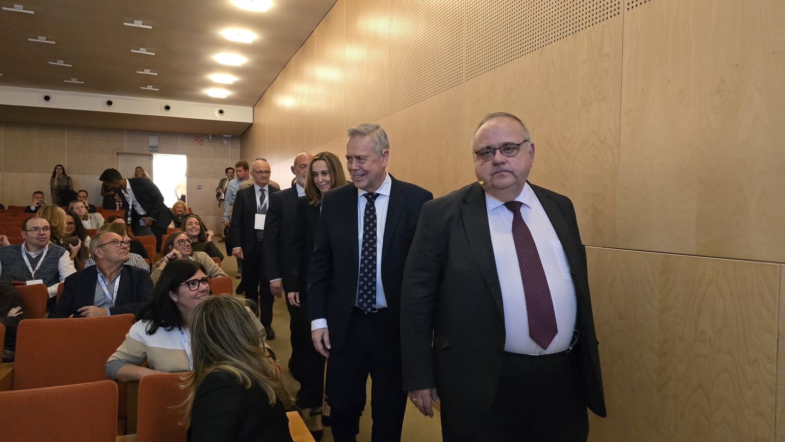 El consejero de Sanidad, Alejandro Vázquez Ramos, participa en la mesa redonda: '¿Cómo impulsar la oncología radioterápica desde las administraciones públicas? Realidades y perspectivas'