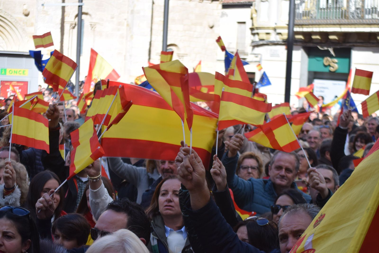 concentracion-del-pp-contra-la-amnistia-43