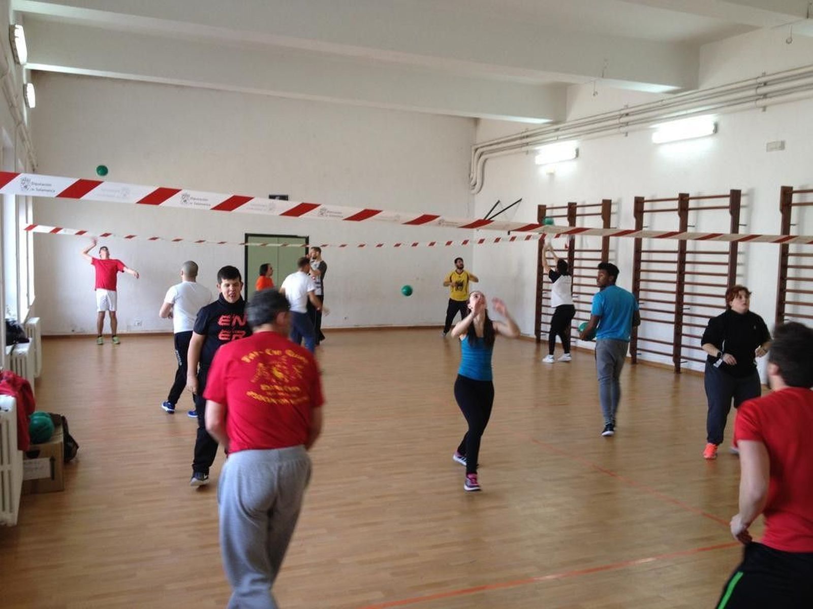 Abierto el plazo para inscribirse en el curso de la Diputación "Monitor escolar de Deportes en Red". Foto de archivo anterior a la pandemia