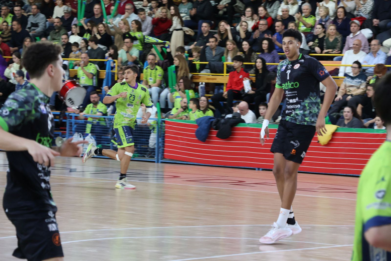 GALERÍA | Duelo de alturas entre el BM Zamora y el Torrelavega