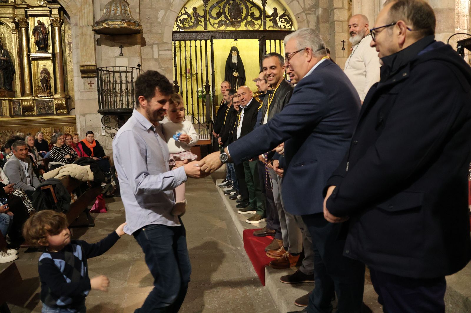 entrada-de-nuevos-hermanos-de-la-vera-cruz-43