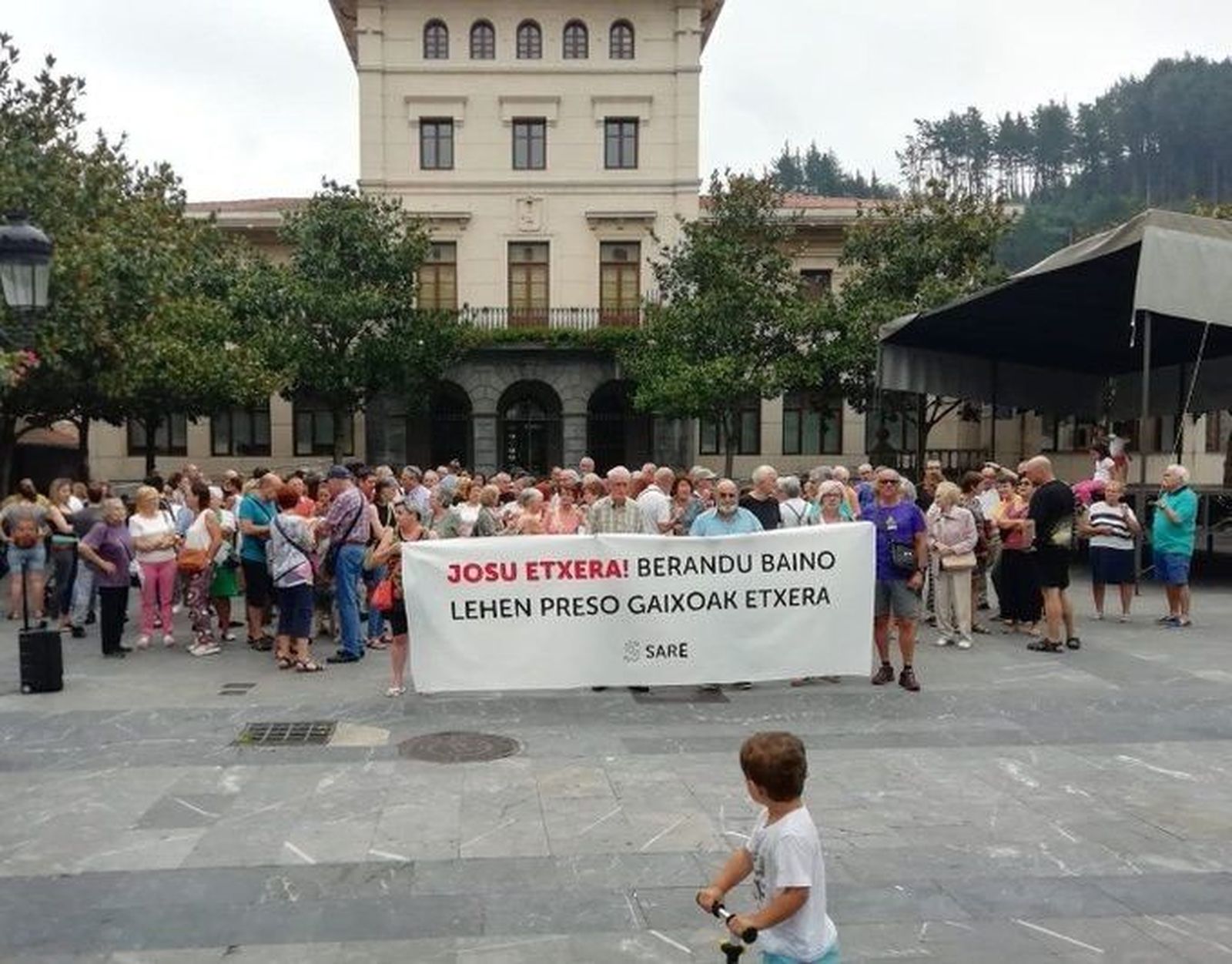 Piden la puesta en libertad del histórico dirigente de ETA 'Josu Ternera' en su pueblo natal de Ugao-Miraballes
