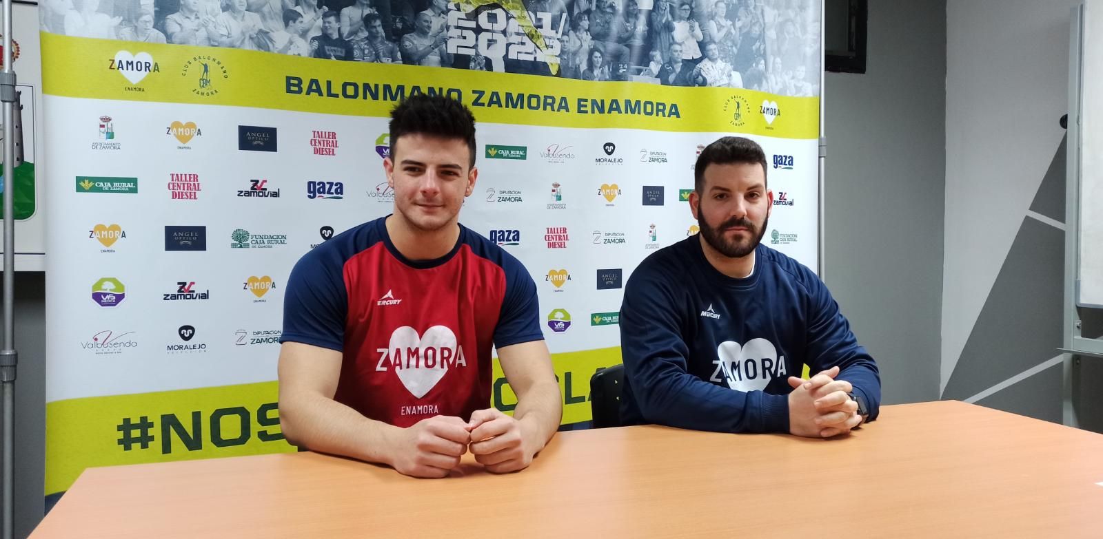 Augusto Moreno e Iván López en sala de prensa