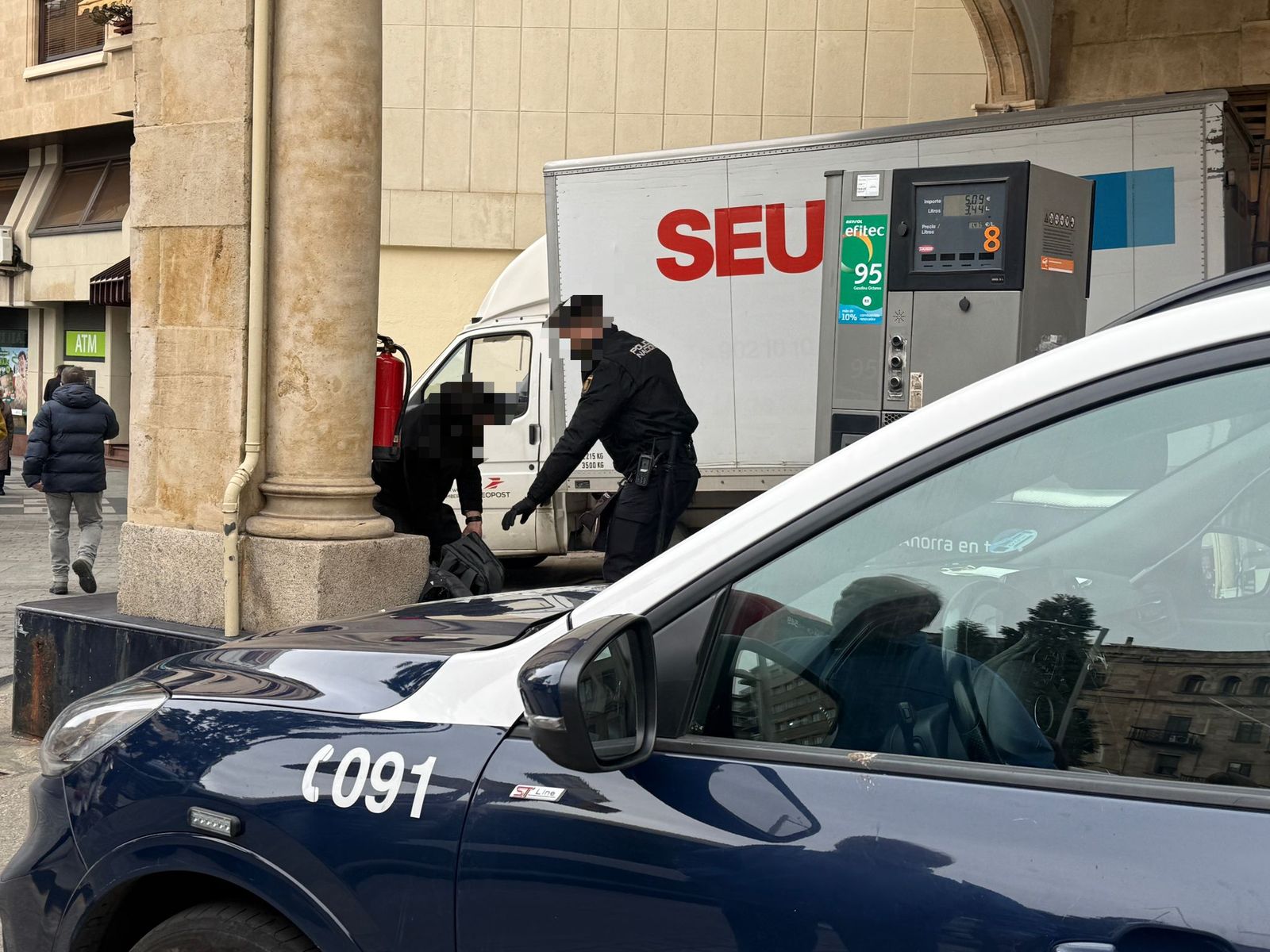 Intervención policial gasolinera puerta de Zamora