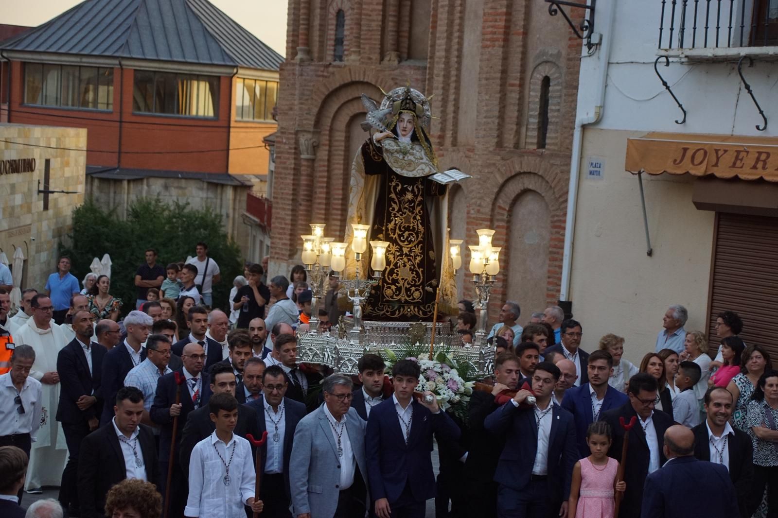 Procesión del regreso a clausura de Santa Teresa de Jesús