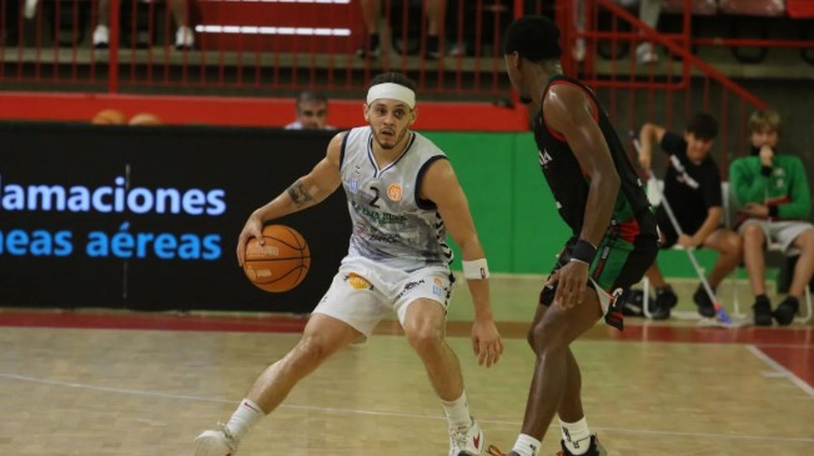 Ty Roberts durante un partido al inicio de la temporada