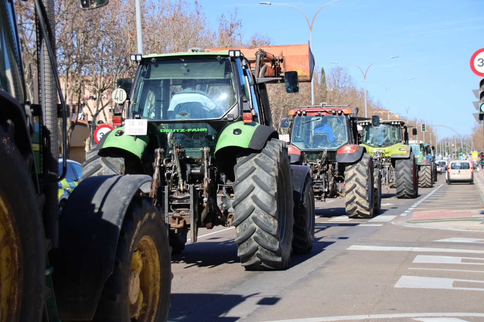 los-tractores-entrando-en-salamanca-por-la-avenida-de-los-cipreses-2-de-febrero-de-2024-fotos-andrea-m-1