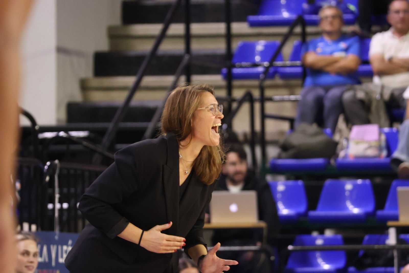 Perfumerías Avenida - Nyon Basket